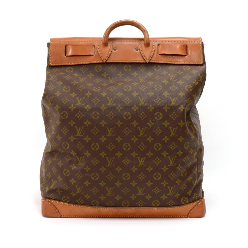 Louis Vuitton Steamer 45 travel bag. It is secured with a leather belt closure by a padlock. Perfect size to keep you organized wherever you go. Comes with a name tag. SKU: LO848

Made in: France
Size: 17.7 x 7.9 x 20.5 inches or 45 x 20 x 52.1