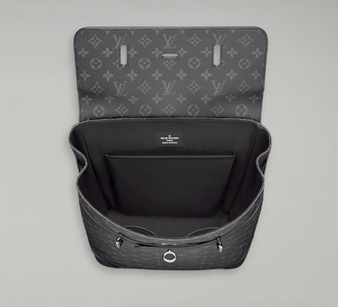 Inspired by the historic Louis Vuitton steamer bag, this Steamer Backpack in supple Monogram Eclipse coated canvas with its smart new key shape has a fashion-forward vintage feel. The House craftsmanship is evident in the rounded leather corners and