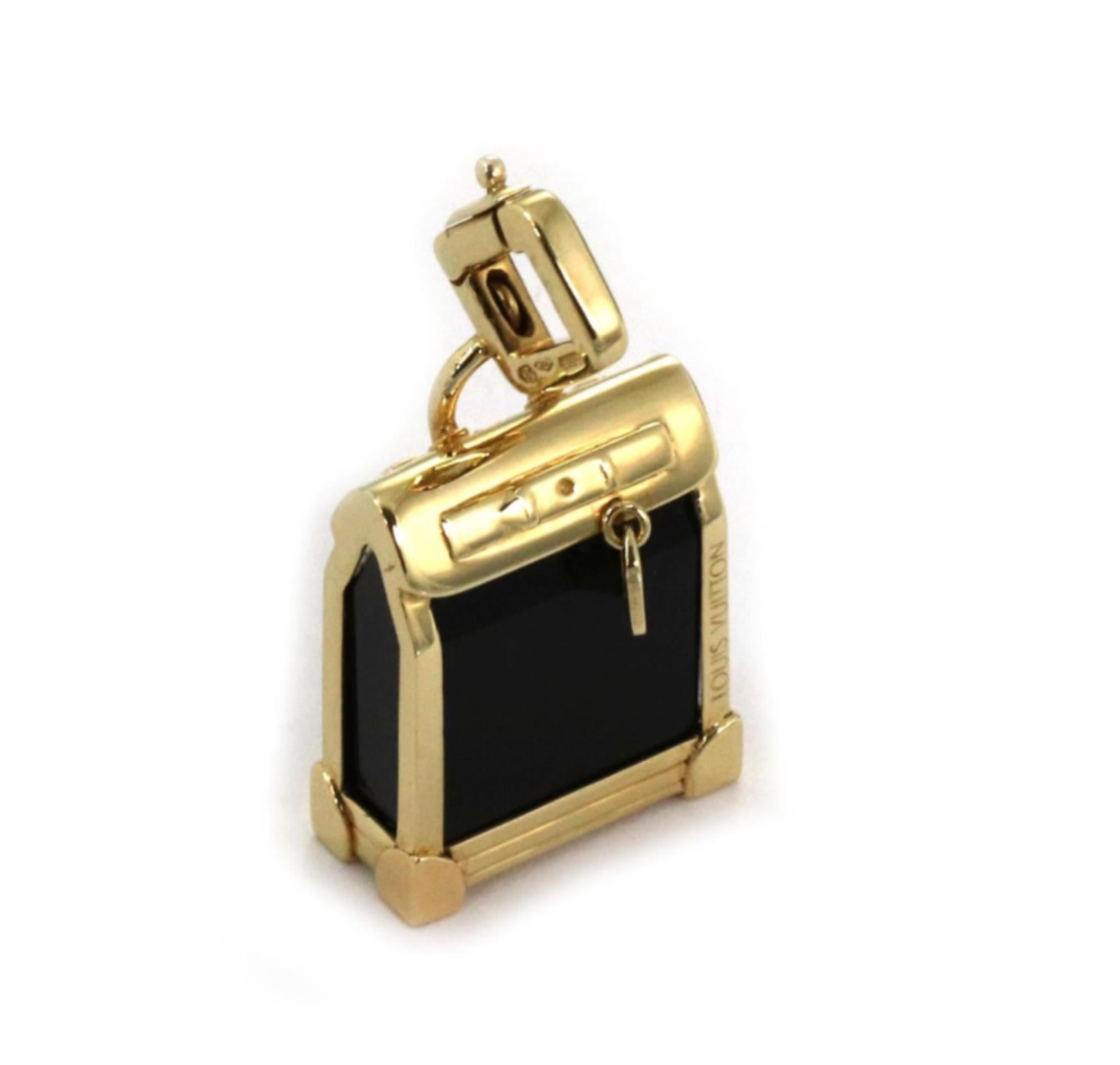 Moderne Louis Vuitton - Sac à breloques Steamer en or jaune 18 carats avec pendentif en onyx en vente