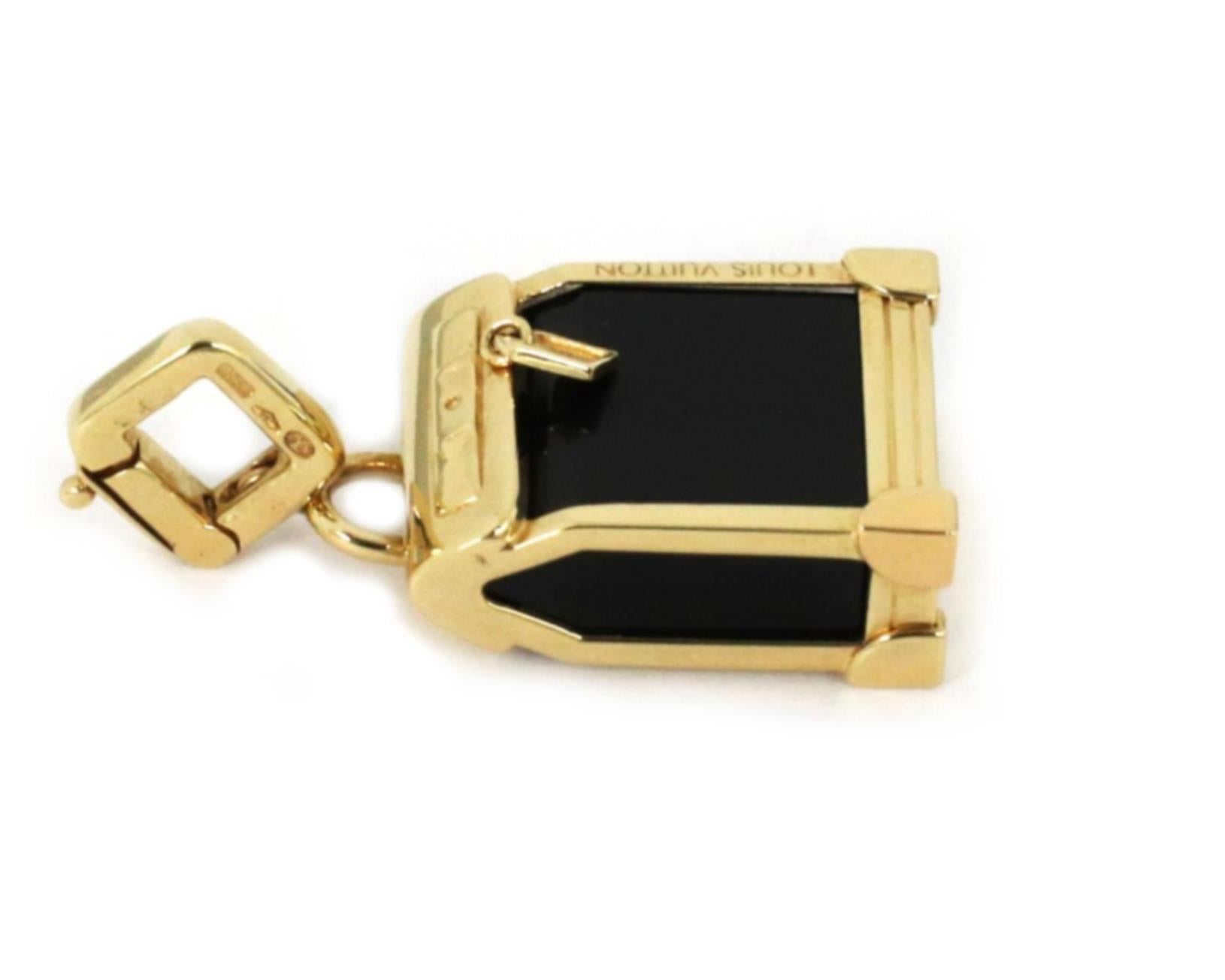 Louis Vuitton - Sac à breloques Steamer en or jaune 18 carats avec pendentif en onyx Excellent état - En vente à Boca Raton, FL