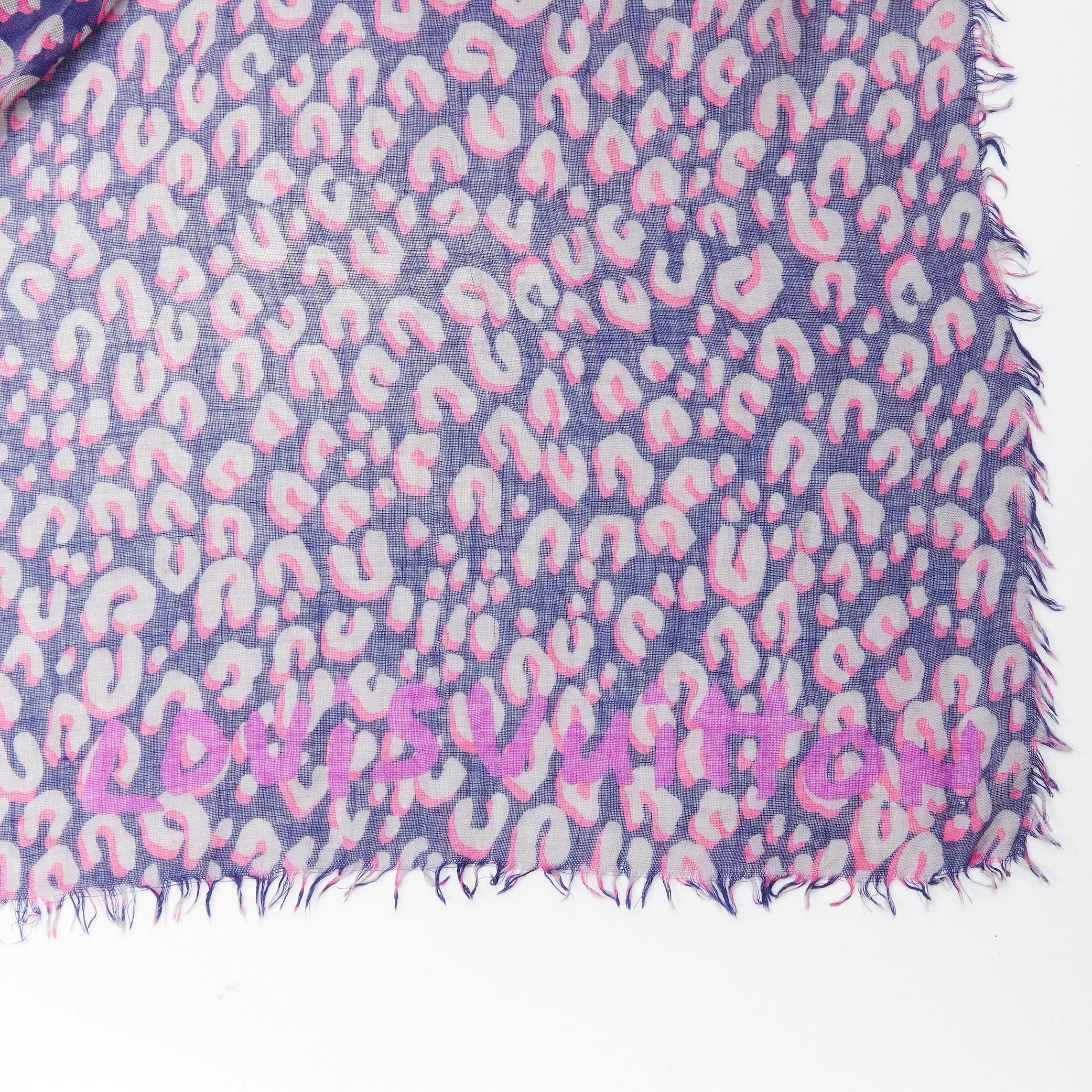 LOUIS VUITTON Stephen Sprouse cashmere silk blue grey leopard Graffiti scarf 
Reference: TGAS/C01246 
Brand: Louis Vuitton 
Collection: Stephen Sprouse 
Material: Cashmere 
Color: Blue 
Extra Detail: Signature Graffiti logo print. 
Made in: Italy