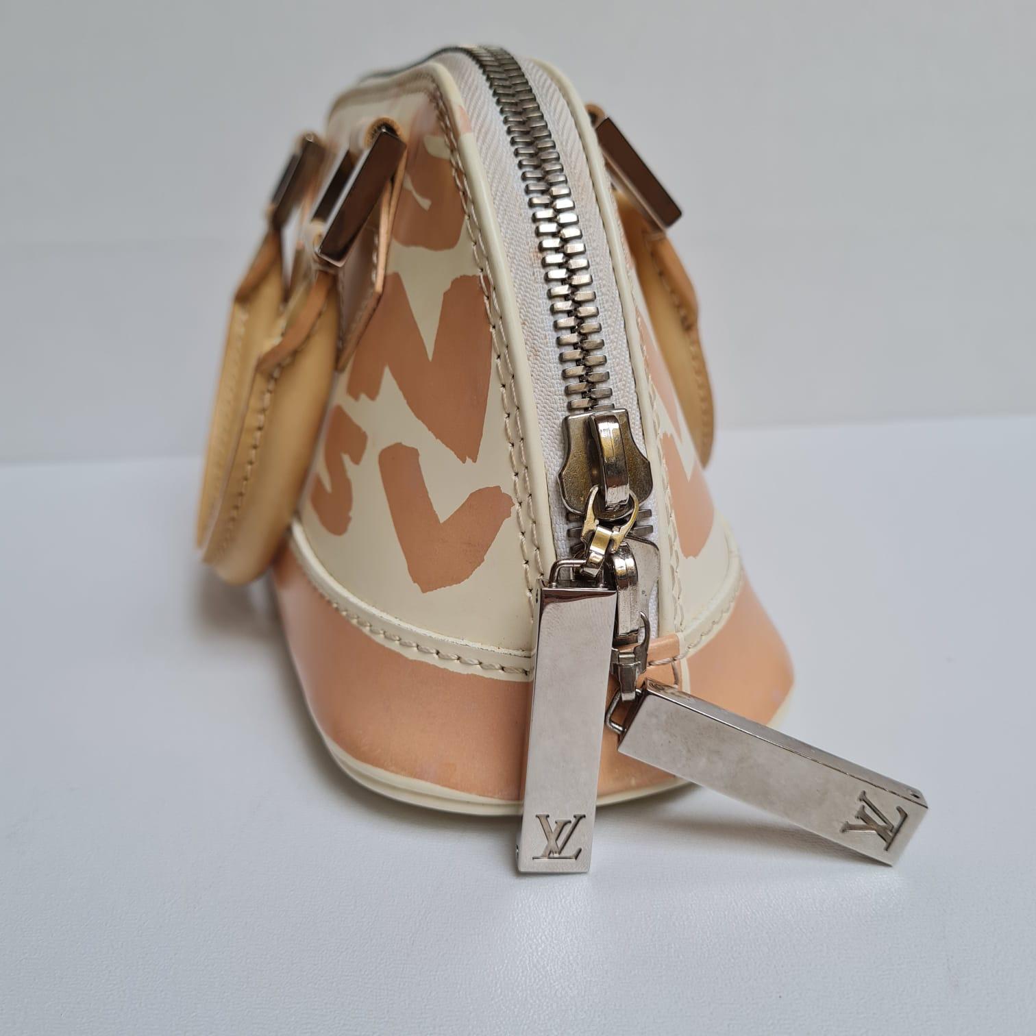 Louis Vuitton - Mini sac Graffiti « Stephen Sprouse » avec motif East West en vente 9