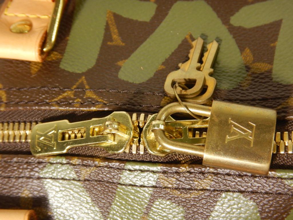Louis Vuitton - Sac à main « Graffiti Keepall » à monogrammes vert kaki Stephen Sprouse 50  en vente 8