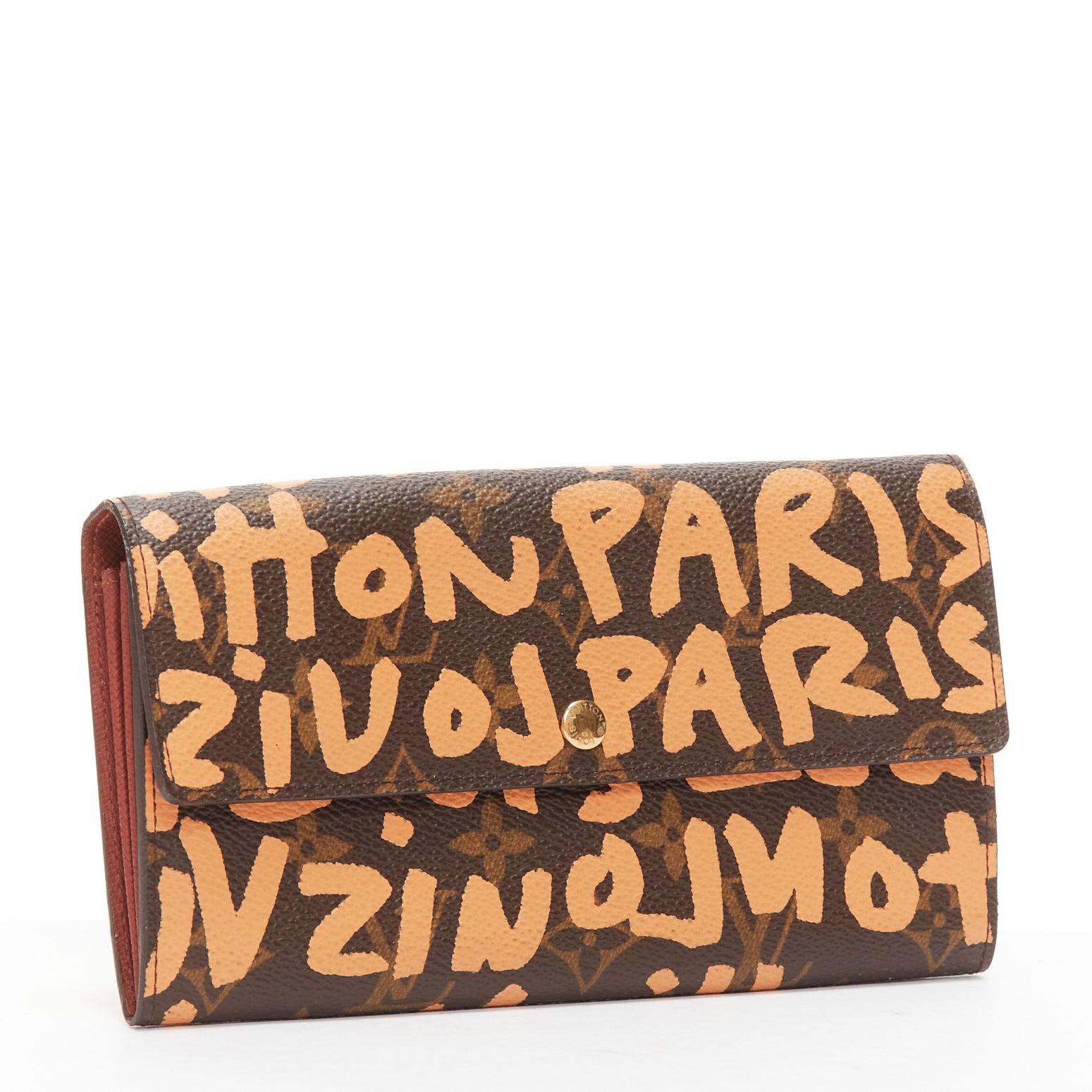 LOUIS VUITTON Stephen Sprouse orange graffiti brown monogram long wallet
Reference: TGAS/D01105
Brand: Louis Vuitton
Collection: Stephen Sprouse Grafiti
Material: Canvas
Color: Orange, Brown
Pattern: Monogram
Closure: Snap Buttons
Lining: Brown