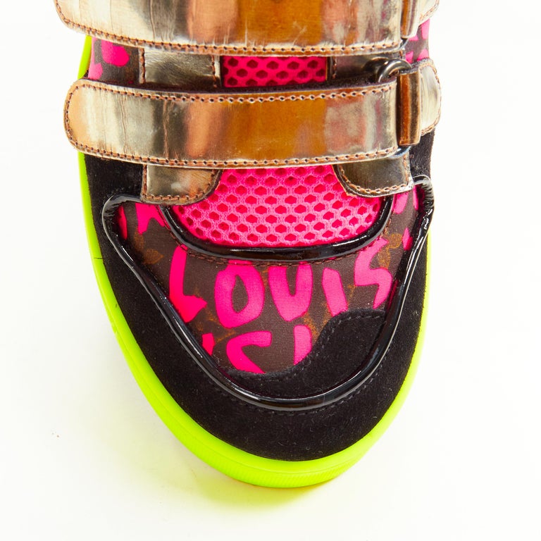 LOUIS VUITTON Stephen Sprouse silver pink Graffiti monogram hi top sneaker  EU36 For Sale at 1stDibs | louis vuitton graffiti sneakers, louis vuitton  stephen sprouse sneakers