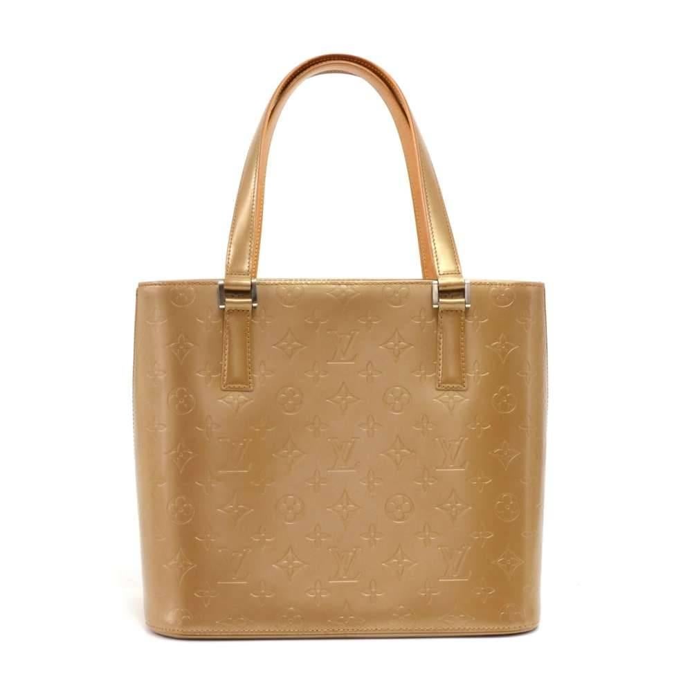 Louis Vuitton Stockton bag in Gold Monogram Matt leather. Top closure with zipper. Inside is very spacious and has 3 pockets: 1 open, 1 with zipper and 1 for your phone or glasses. Comfortable to carry in hand or on the shoulder. Very stylish item! 