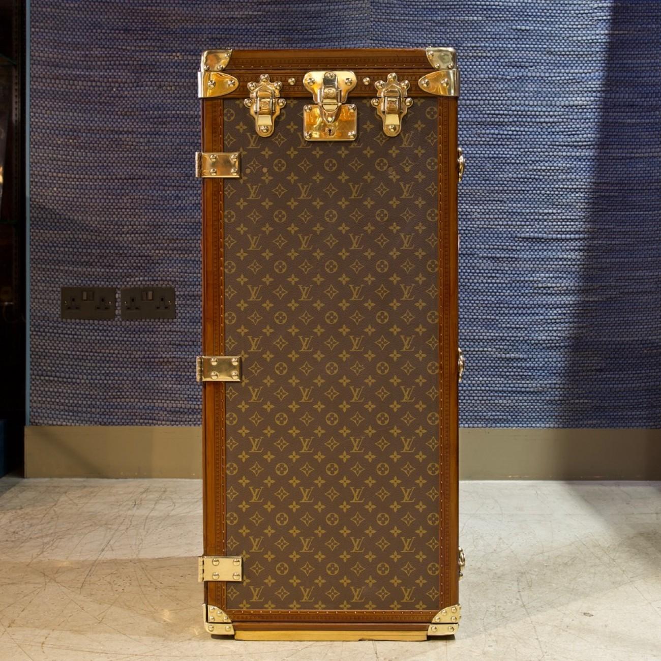In July 1929, the world famous conductor Leopold Stokowski asked Georges Vuitton to design and manufacture a special-order travelling office trunk for his voyages around the globe.

The original trunk made for Stokowski had:
(internally)-

A box for