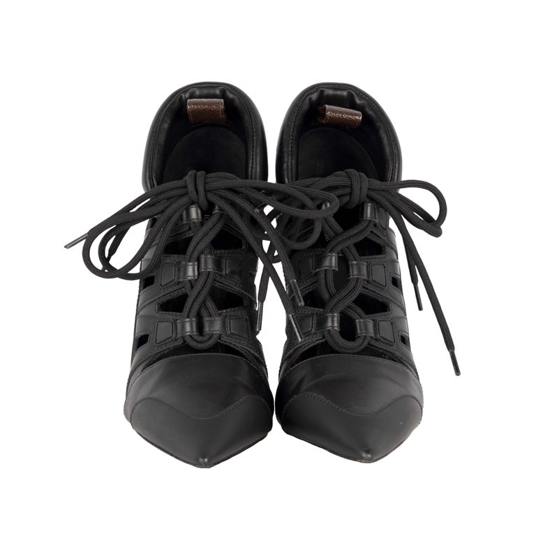 Escarpins Streamline à lacets Louis Vuitton, années 10 En vente