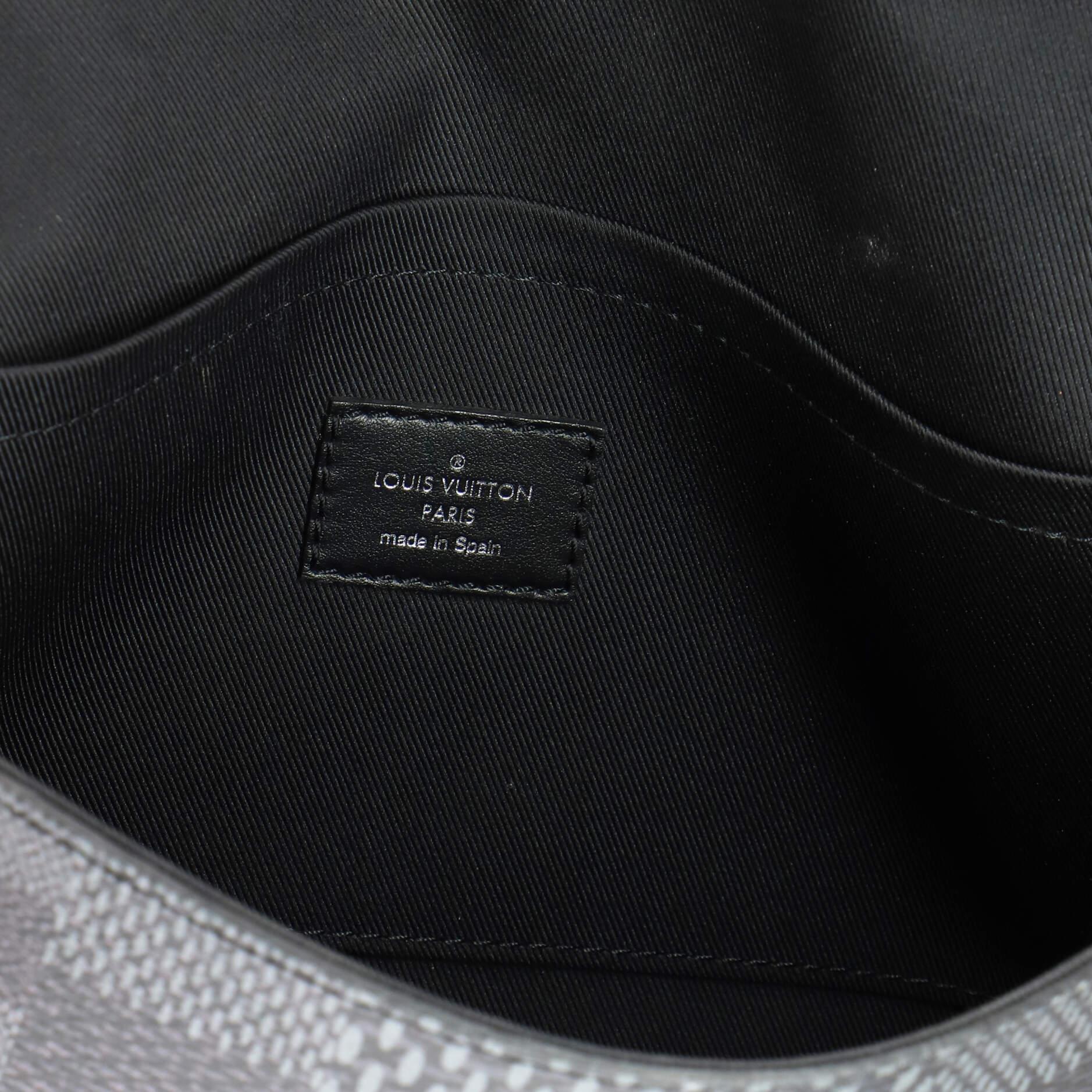 Louis Vuitton Studio Messenger Bag Limited Edition Damier Graphite 3D For Sale 2