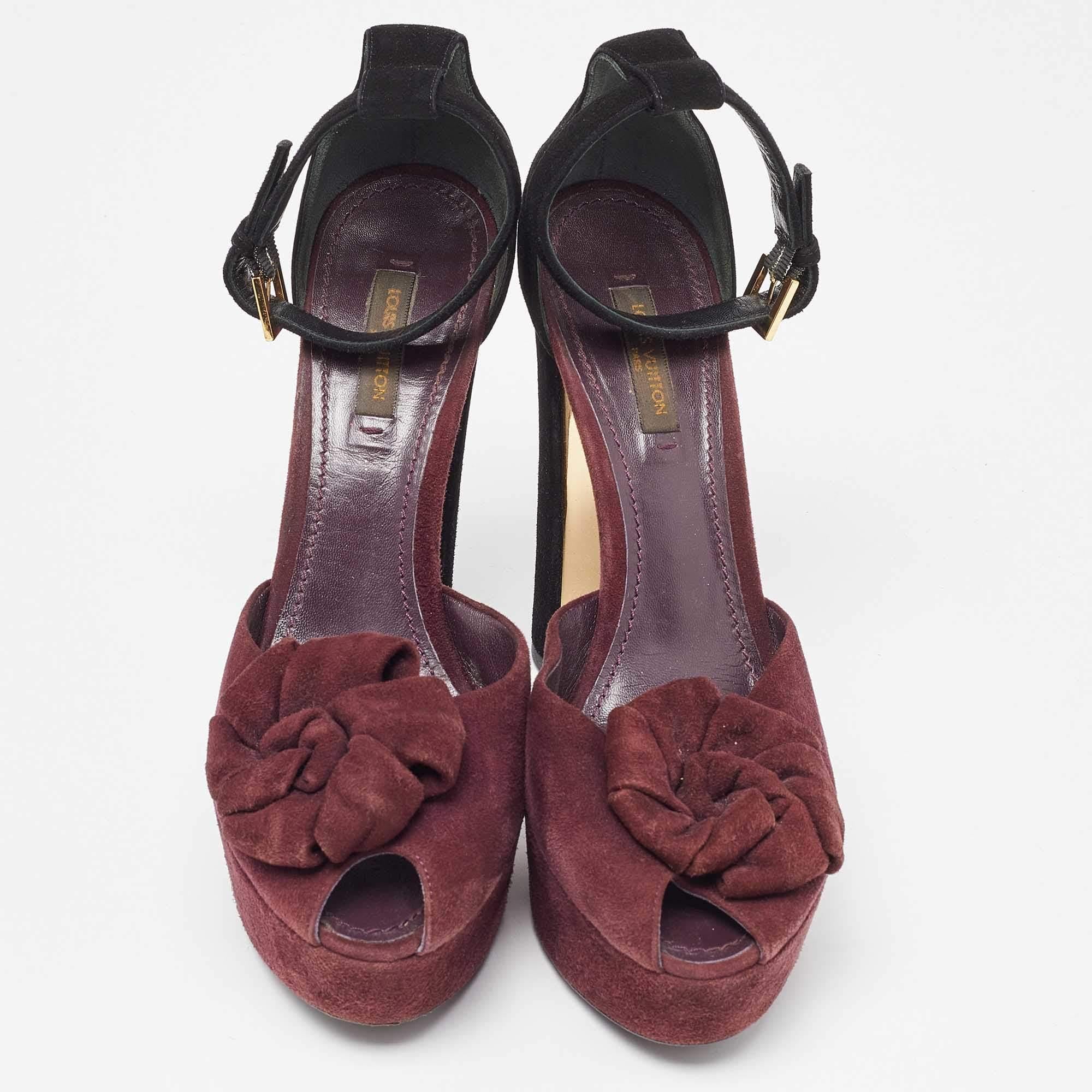 Louis Vuitton Suede Flower Peep Toe Platform Ankle Strap Sandals Size 37.5 In Good Condition For Sale In Dubai, Al Qouz 2