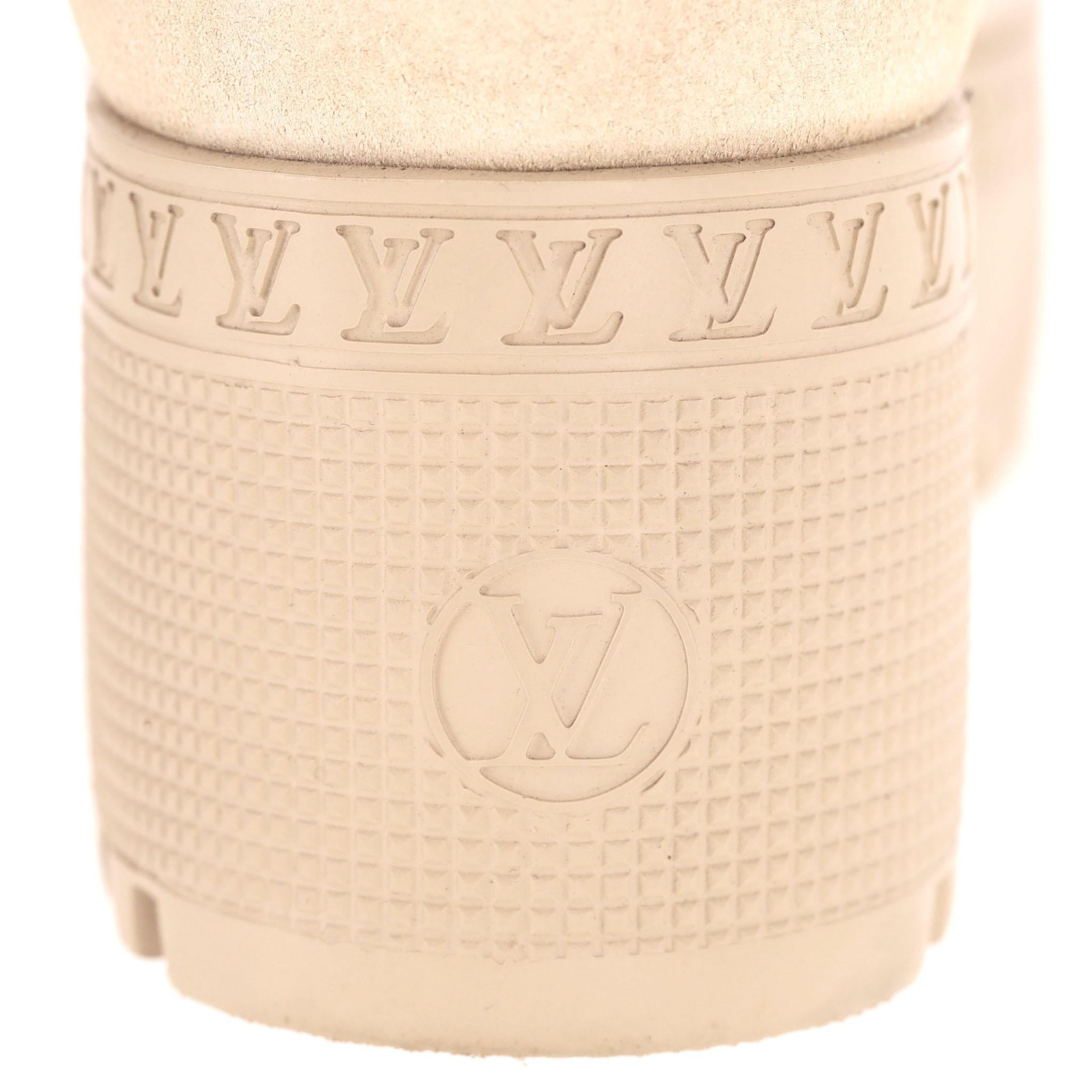 Donna Louis Vuitton - Stivali da deserto con piattaforma Laureate in pelle scamosciata con logo e logo in rilievo in vendita