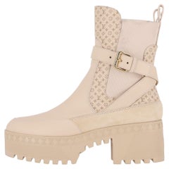 Louis Vuitton Suede 'LV' & Logo Embossed Laureate Platform Desert Boots