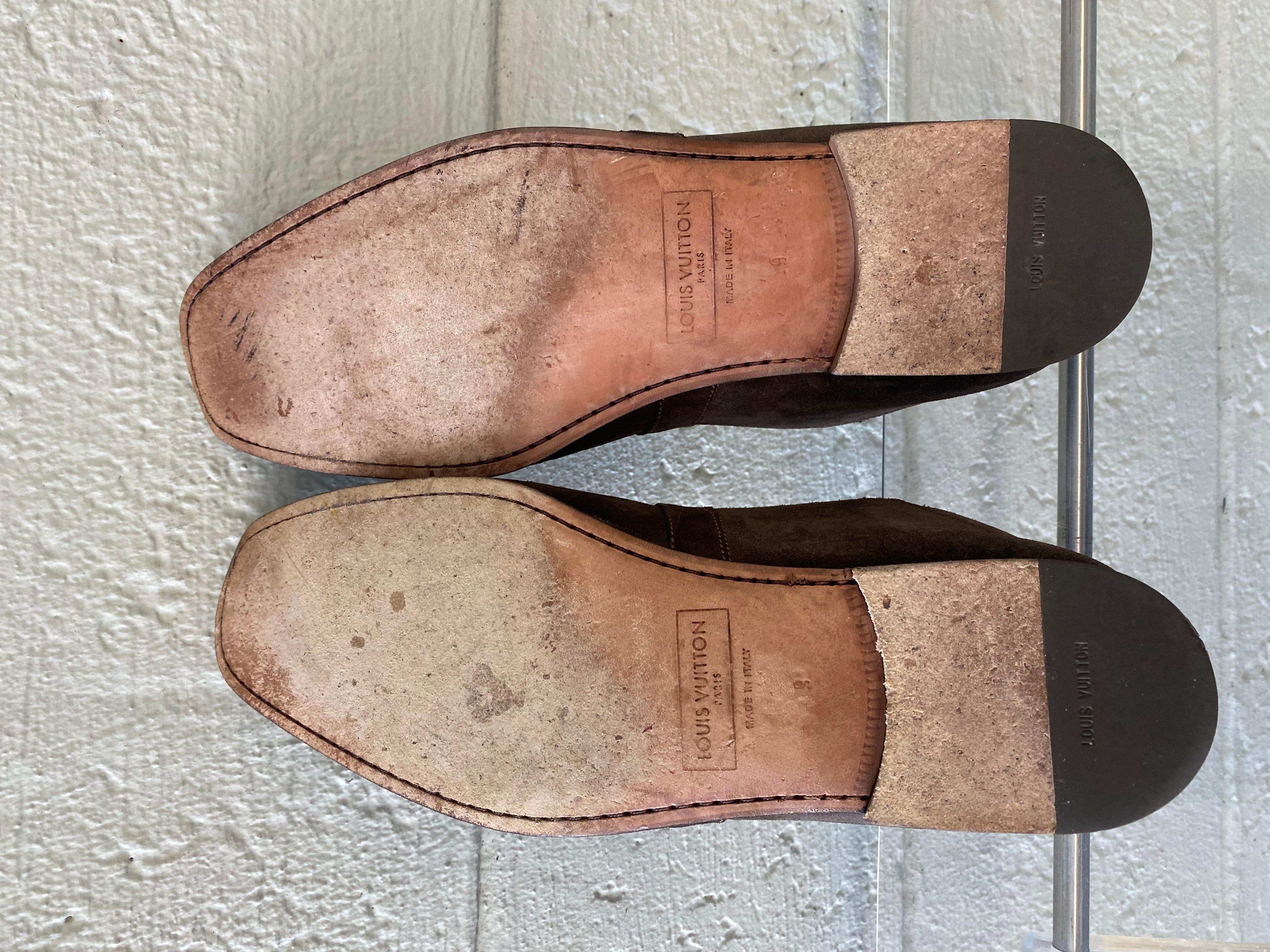 Louis Vuitton Chaussures en daim perforées  en vente 5