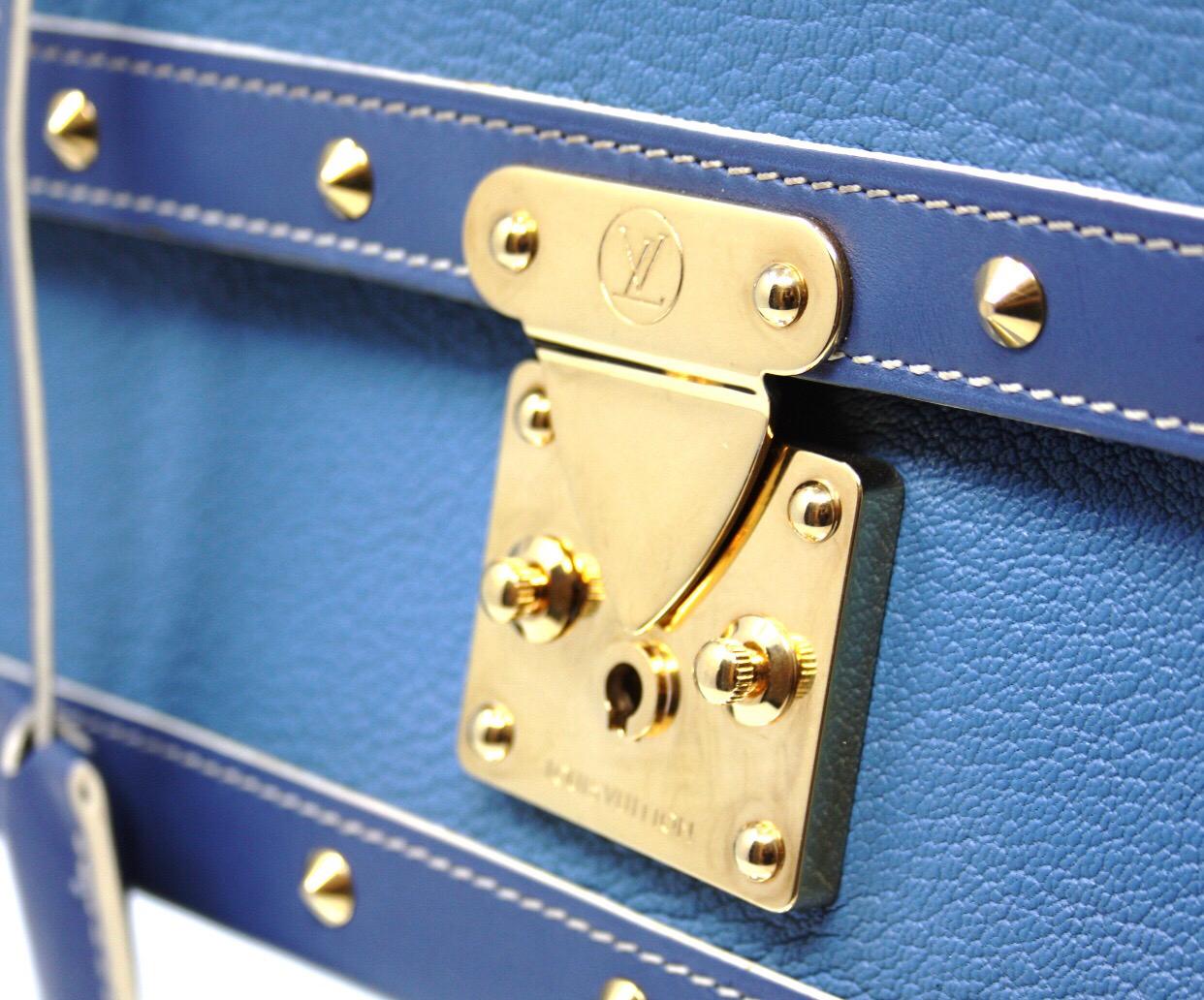 This Suhali Le Talentueux bag by Louis Vuitton is beautiful. The light blue beauty is made of leather and sports a unique and distinctive style. It has beautiful gold-colored pyramidal studs, push-lock closure, reinforced metal rings and edges,