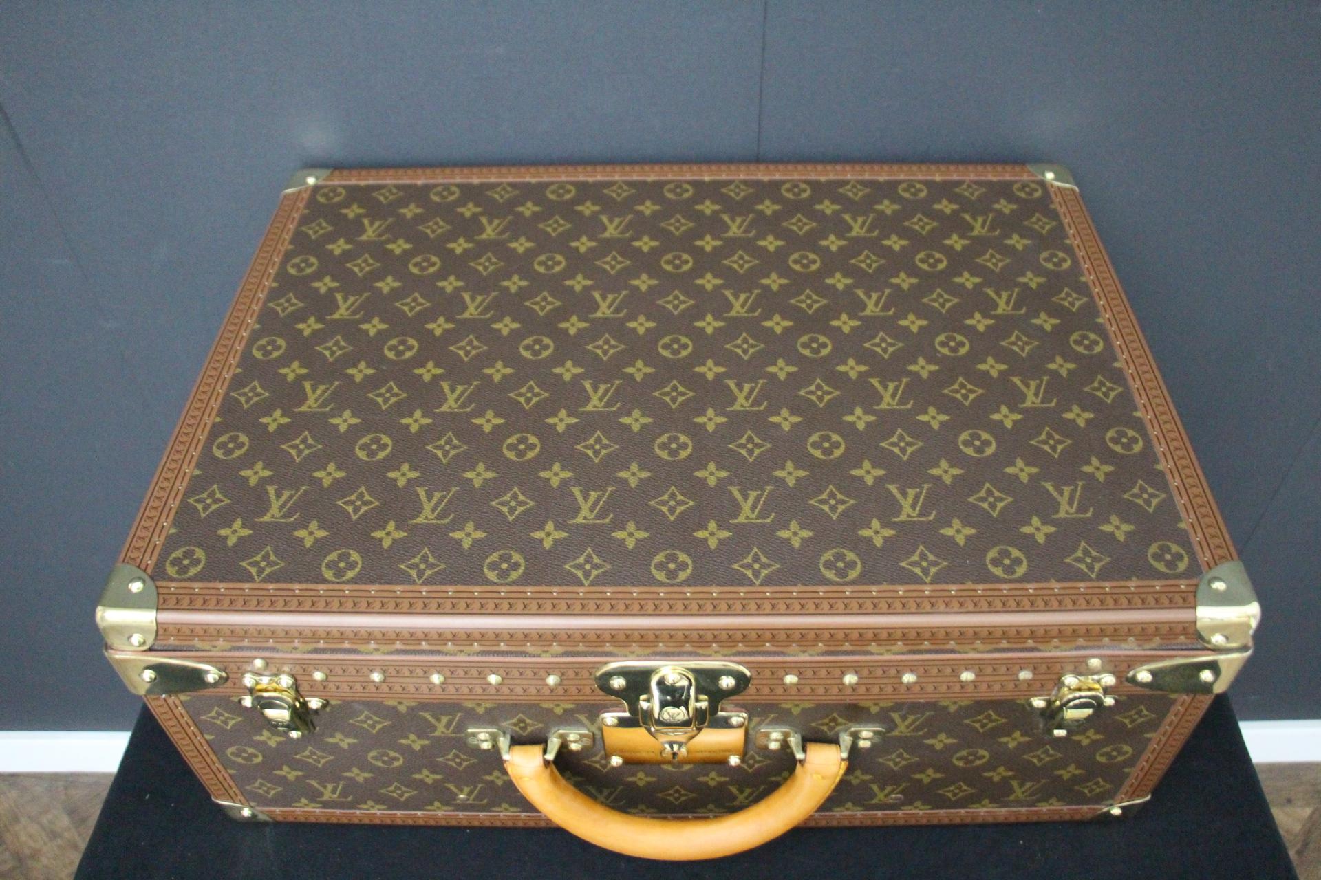 This is a magnificent little Louis Vuitton Alzer monogramm suitcase. The Alzer collection is the top of the range of Vuitton suitcase, the most luxurious pieces . Moreover this size is very rare and sought after. It features 
all Louis Vuitton