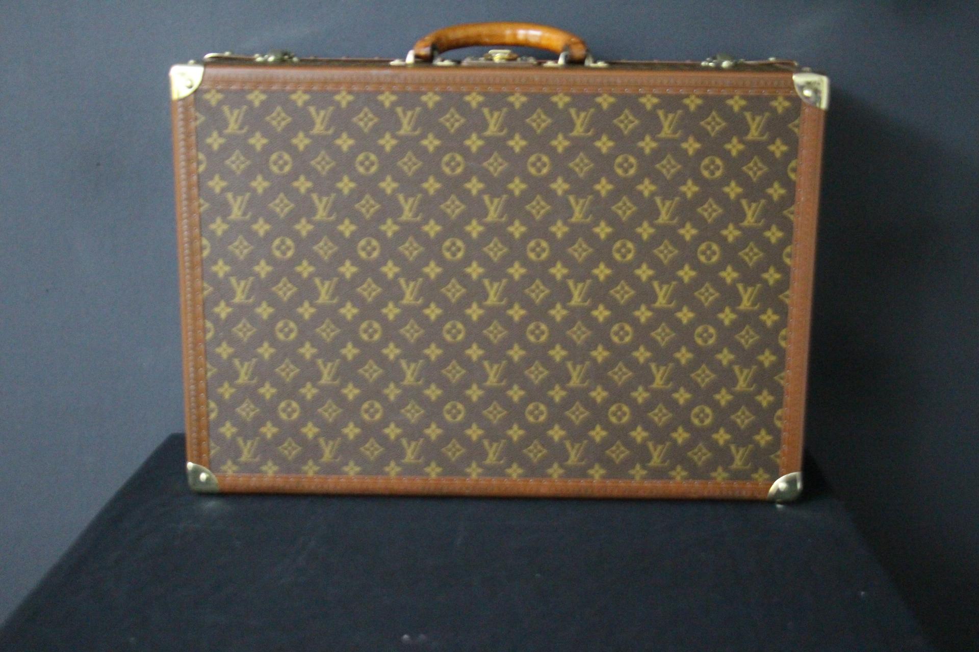  Louis Vuitton Suitcase, 60 Alzer Louis Vuitton Suitcase, 60 cm Vuitton Suitcase For Sale 6