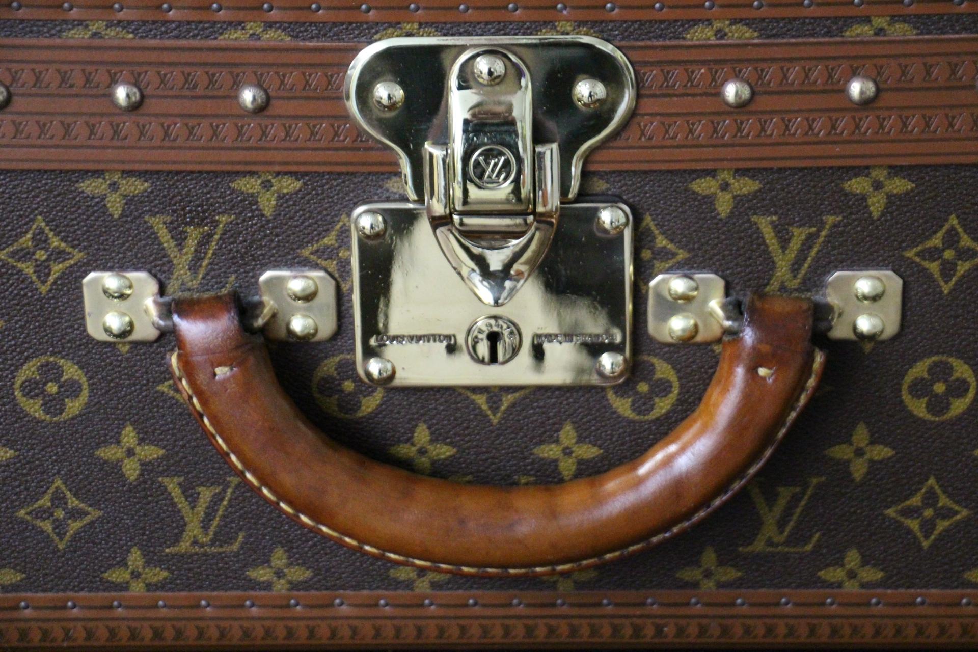 Women's or Men's  Louis Vuitton Suitcase, 60 Alzer Louis Vuitton Suitcase, 60 cm Vuitton Suitcase For Sale