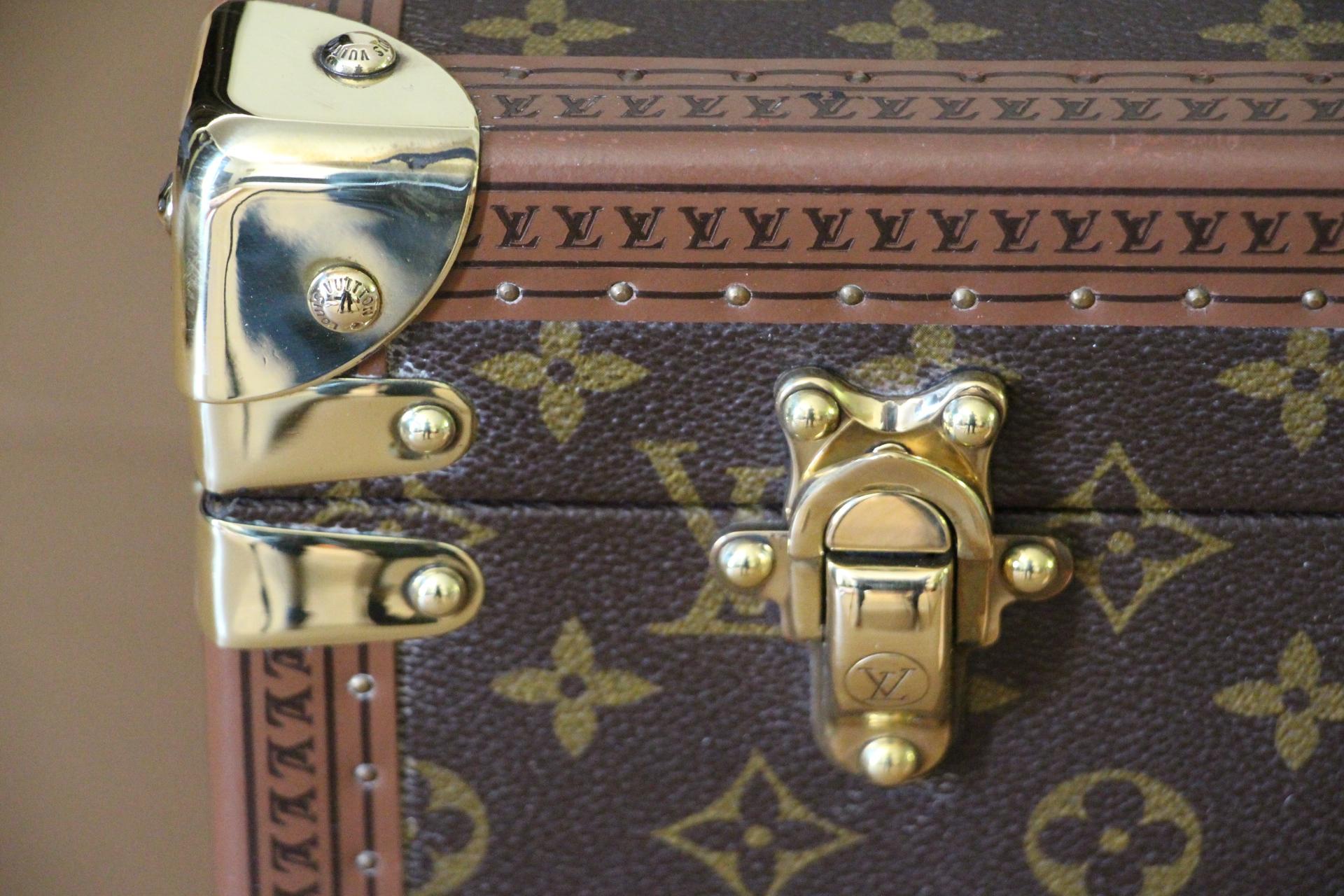 Women's or Men's  Louis Vuitton Suitcase 60 cm,  Louis Vuitton Trunk, Vuitton 60 Suitcase