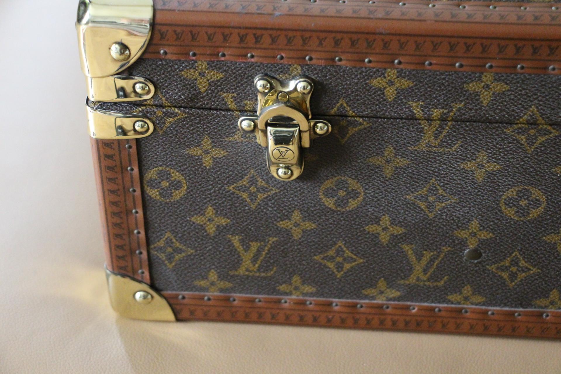 Black  Louis Vuitton Suitcase 70 cm,  Louis Vuitton Trunk For Sale
