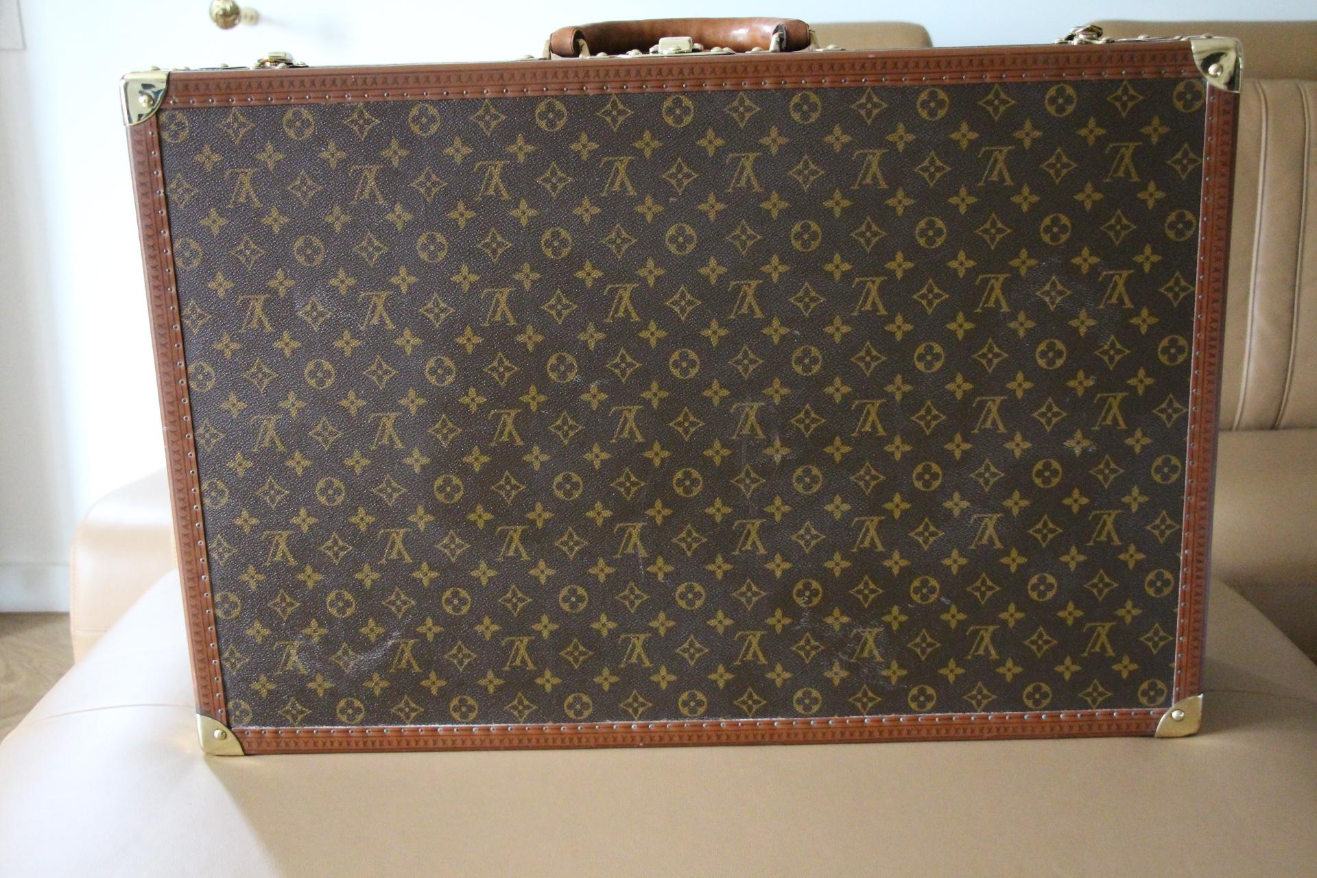 Women's or Men's  Louis Vuitton Suitcase 70 cm,  Louis Vuitton Trunk For Sale