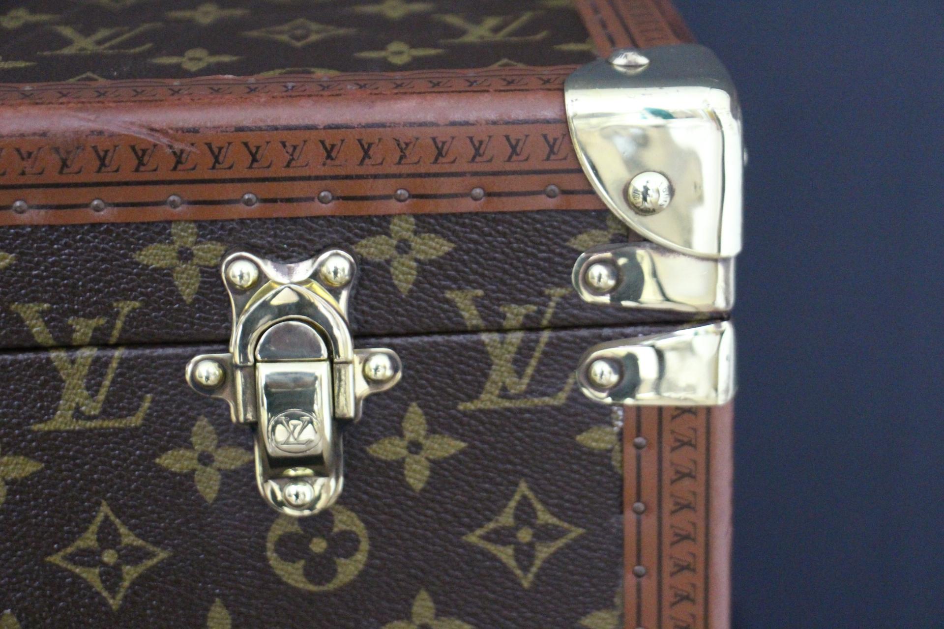 Women's or Men's  Louis Vuitton Suitcase 80 cm,  80 cm Louis Vuitton Trunk For Sale
