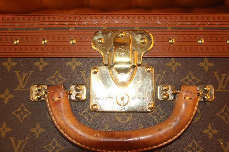  Louis Vuitton Suitcase, Alzer 65 Louis Vuitton Suitcase,Large Vuitton Suitcase In Excellent Condition In Saint-ouen, FR