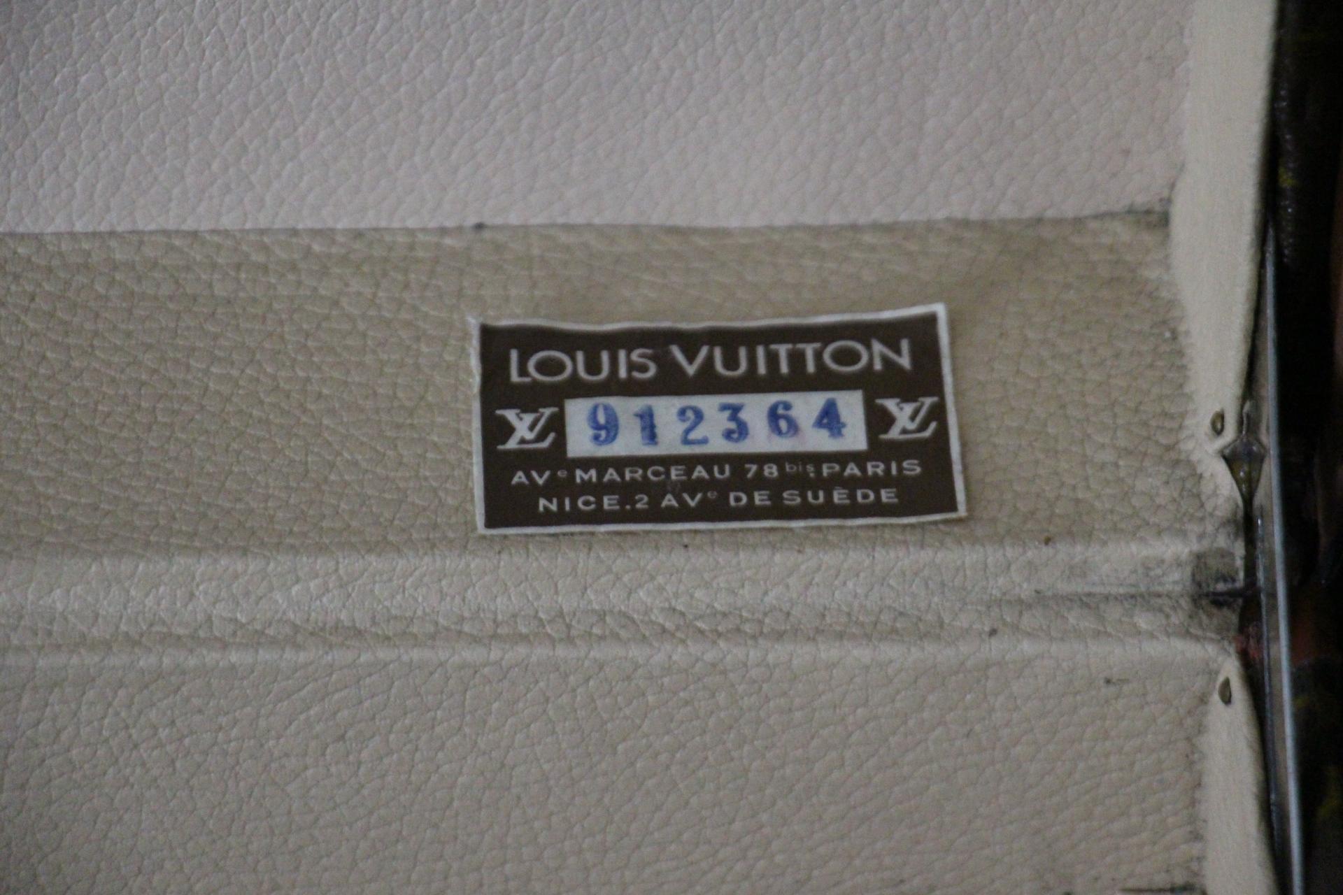  Louis Vuitton Suitcase, Alzer 70 Louis Vuitton Suitcase, Large Vuitton Suitcase For Sale 13