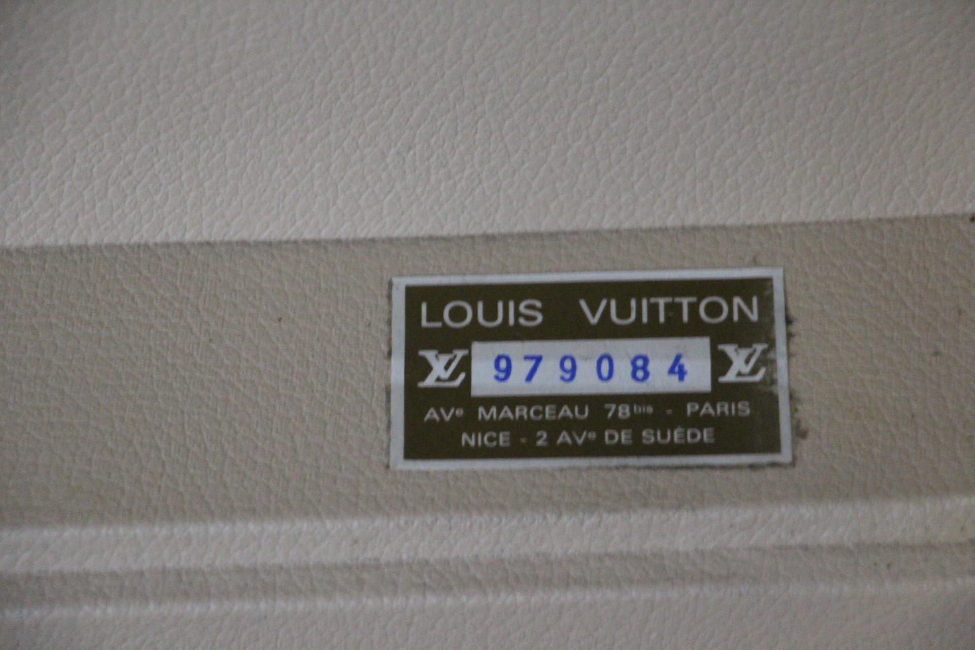  Louis Vuitton Suitcase, Alzer 70 Louis Vuitton Suitcase, Large Vuitton Suitcase For Sale 12