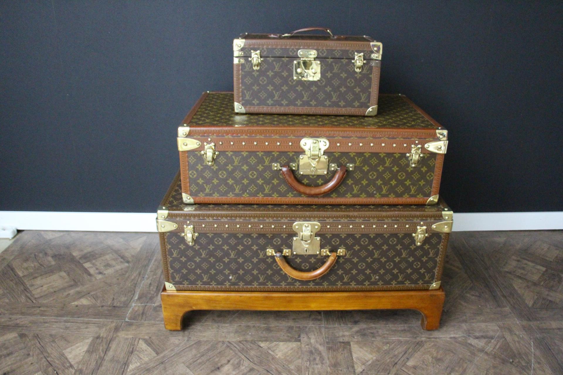  Louis Vuitton Suitcase, Alzer 70 Louis Vuitton Suitcase, Large Vuitton Suitcase For Sale 14