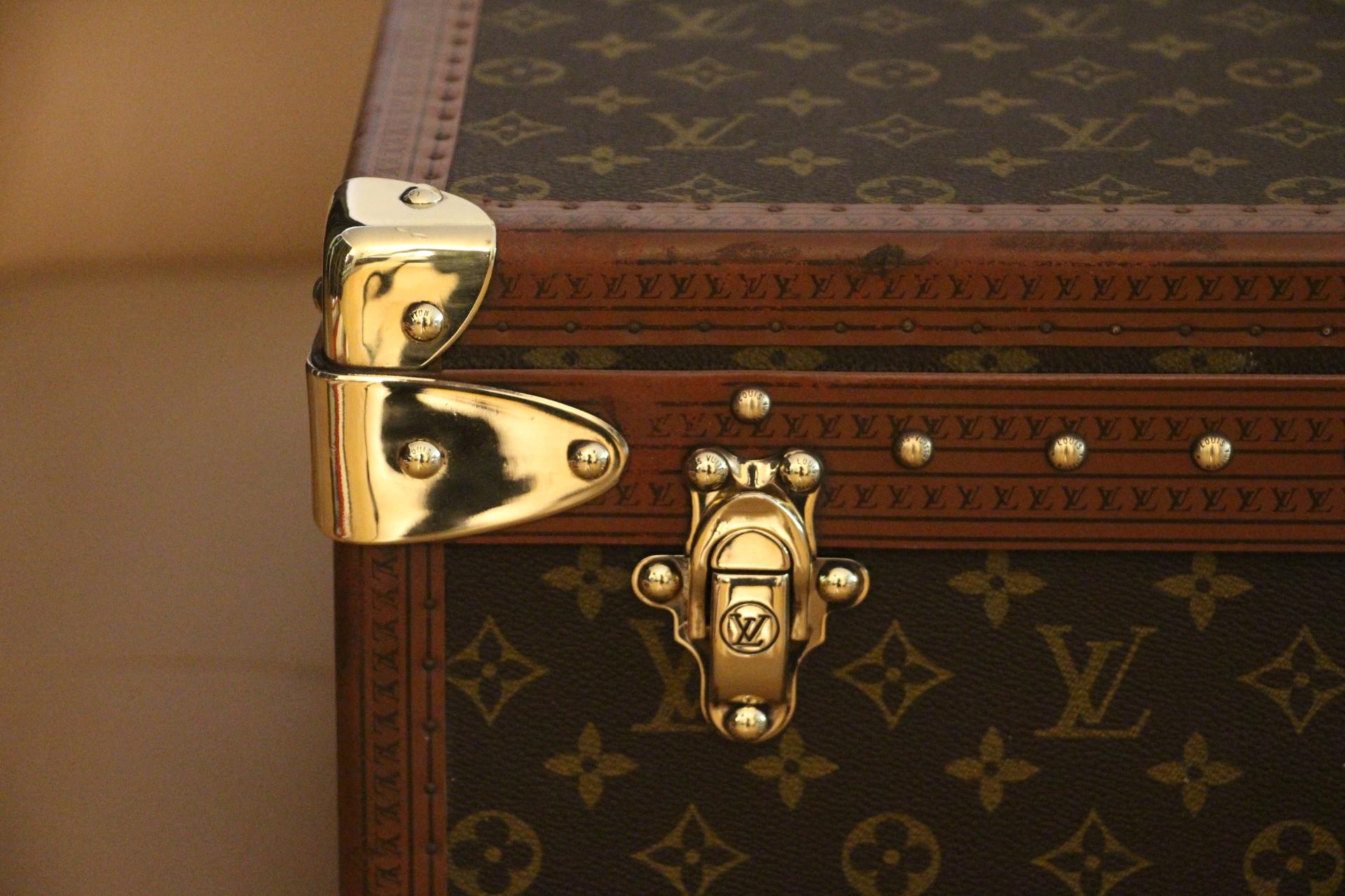  Louis Vuitton Suitcase, Alzer 70 Louis Vuitton Suitcase, Large Vuitton Suitcase In Good Condition In Saint-ouen, FR