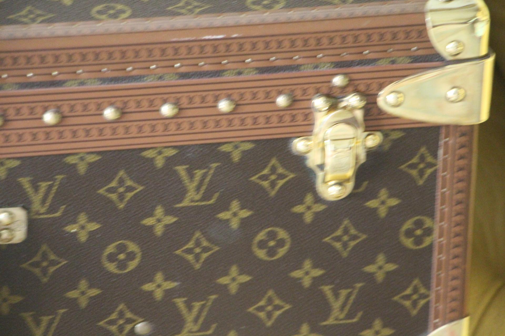 Louis Vuitton Suitcase, Alzer 70 Louis Vuitton Suitcase, Vuitton Rigid Suitcase In Good Condition In Saint-Ouen, FR
