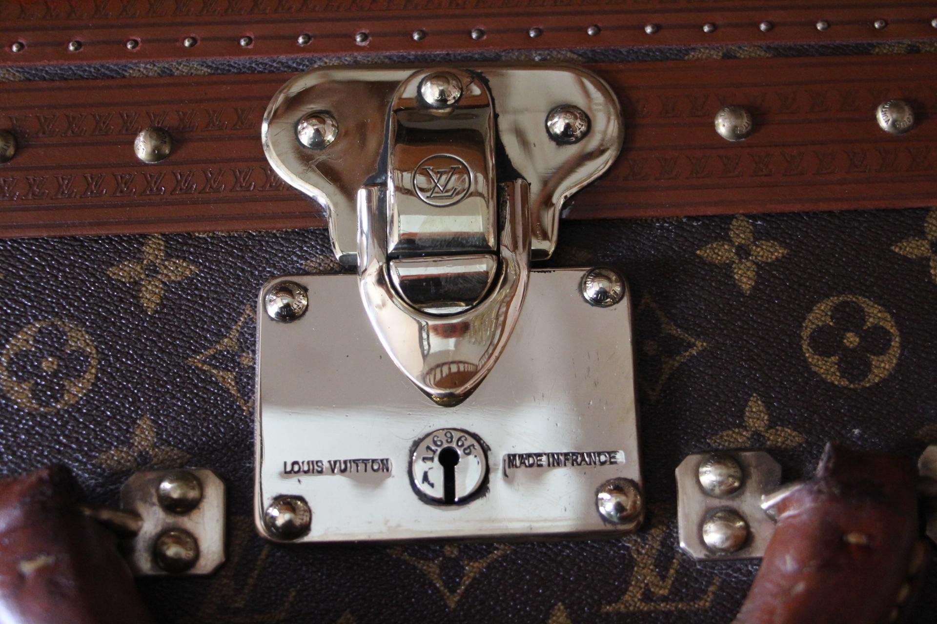  Louis Vuitton Suitcase, Alzer 80 Louis Vuitton Suitcase, Large Vuitton Suitcase In Good Condition In Saint-ouen, FR