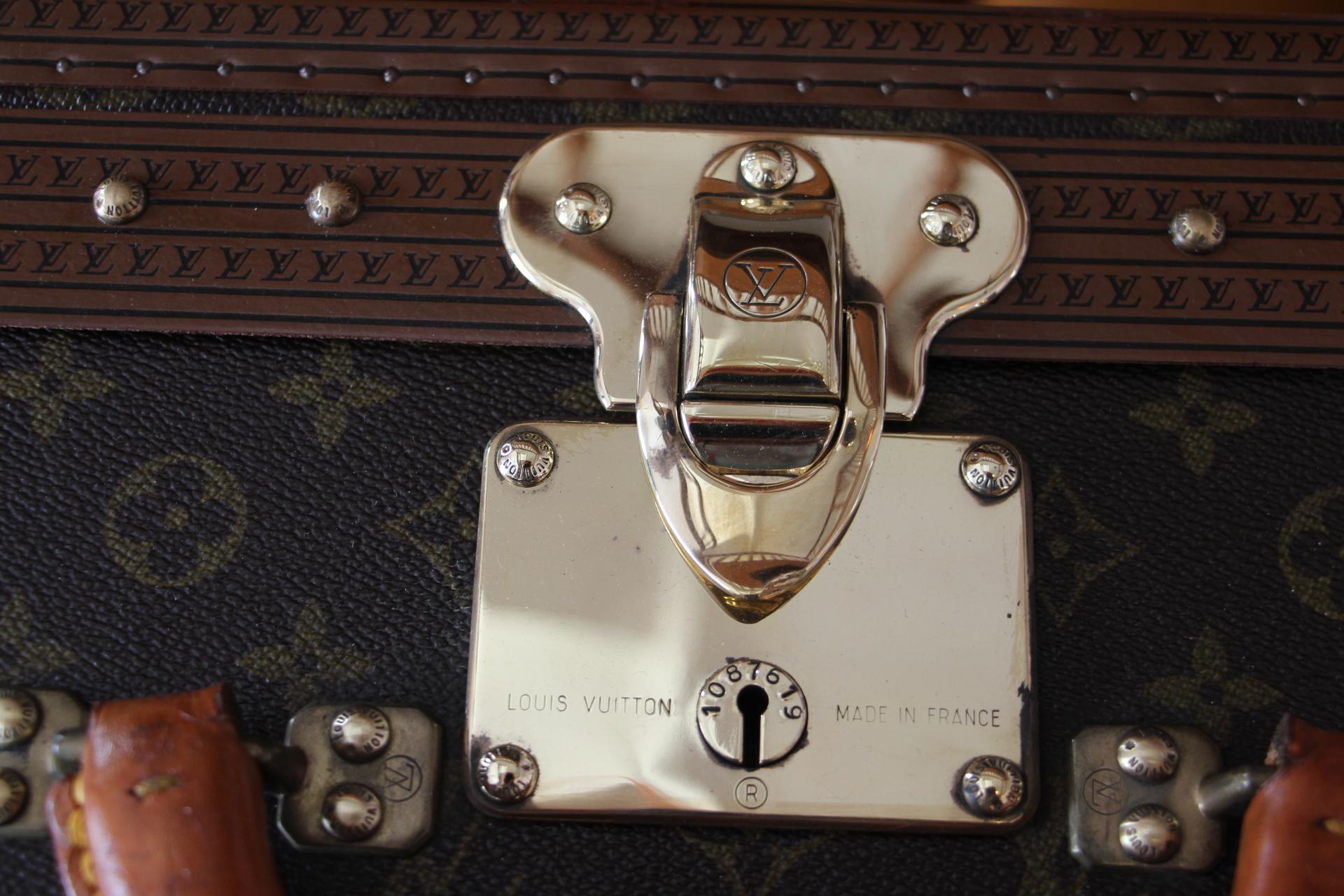  Louis Vuitton Suitcase, Alzer 80 Louis Vuitton Suitcase, Large Vuitton Suitcase In Excellent Condition In Saint-ouen, FR