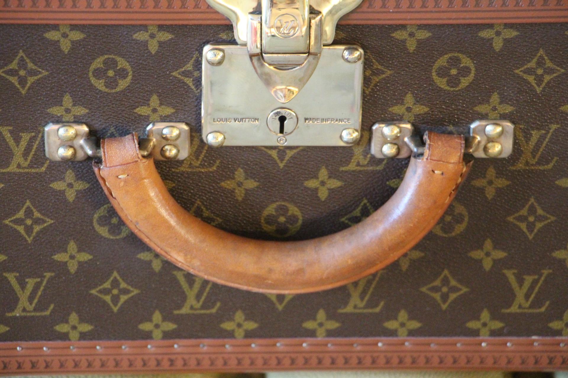  Louis Vuitton Suitcase, Alzer 80 Louis Vuitton Suitcase, Large Vuitton Suitcase In Excellent Condition In Saint-ouen, FR