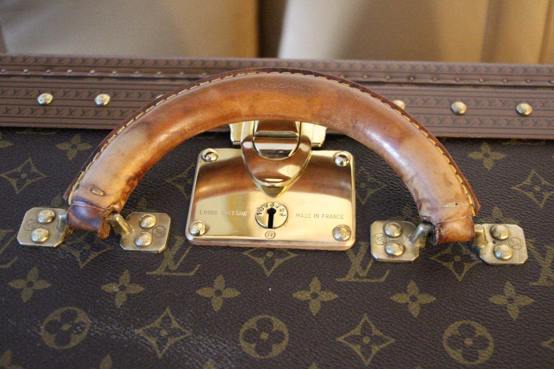  Louis Vuitton Suitcase, Alzer 80 Louis Vuitton Suitcase, Large Vuitton Suitcase In Excellent Condition In Saint-ouen, FR
