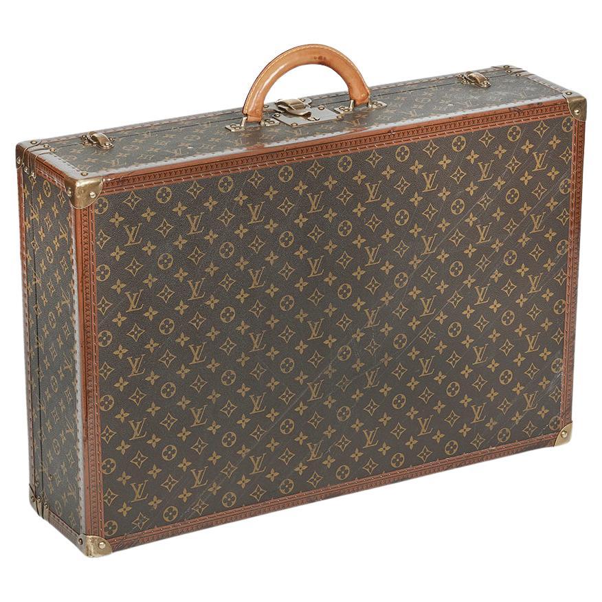 Louis Vuitton vintage Monogram hardcase Bisten 70

Made In: France
Year of Production: Circa 1995
Color: Brown
Hardware:Brass
Materials: Monogram coated canvas with leather trim and golden brass corners
Lining: Beige canvas
Closure/Opening: