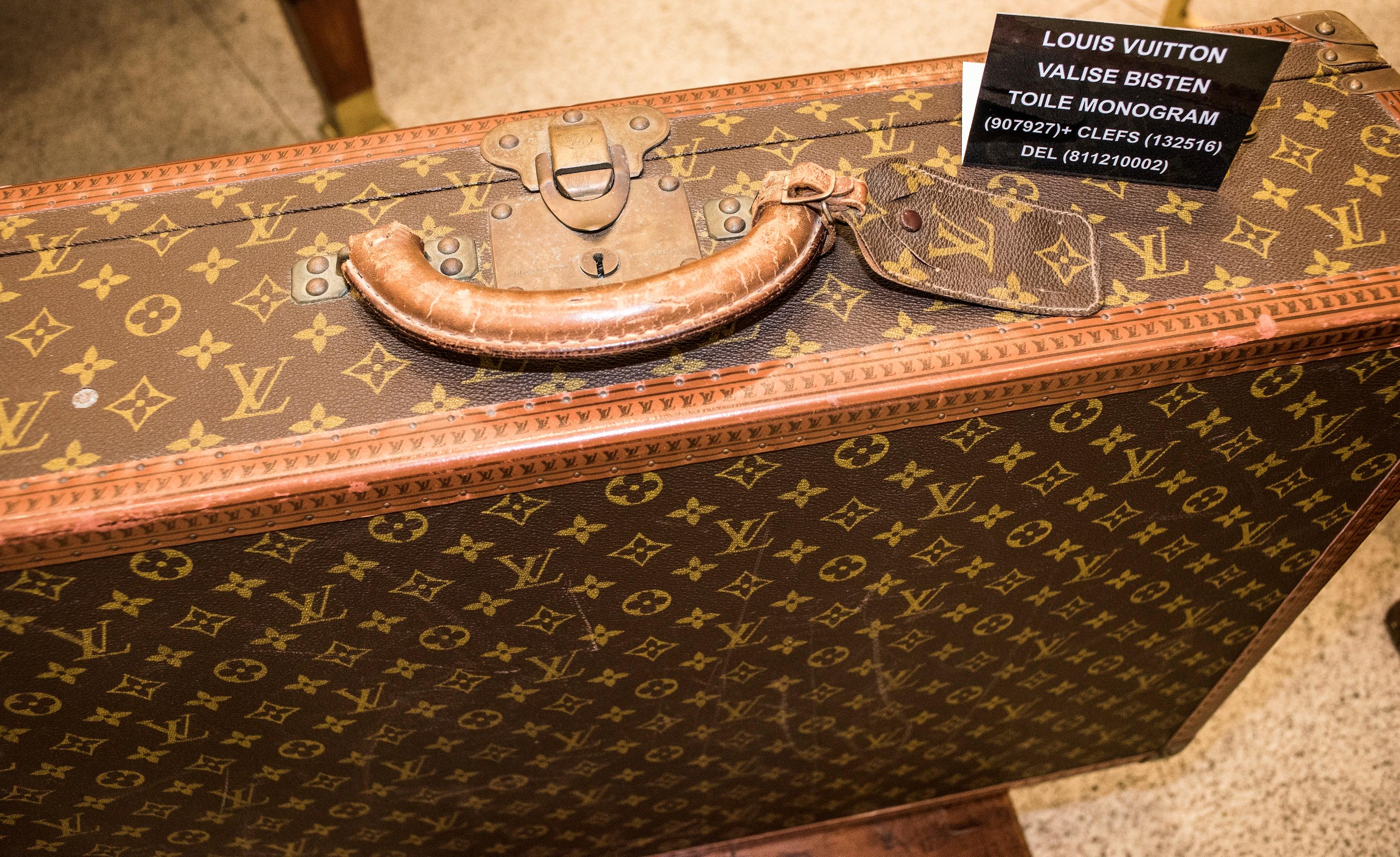 Leather Louis Vuitton 