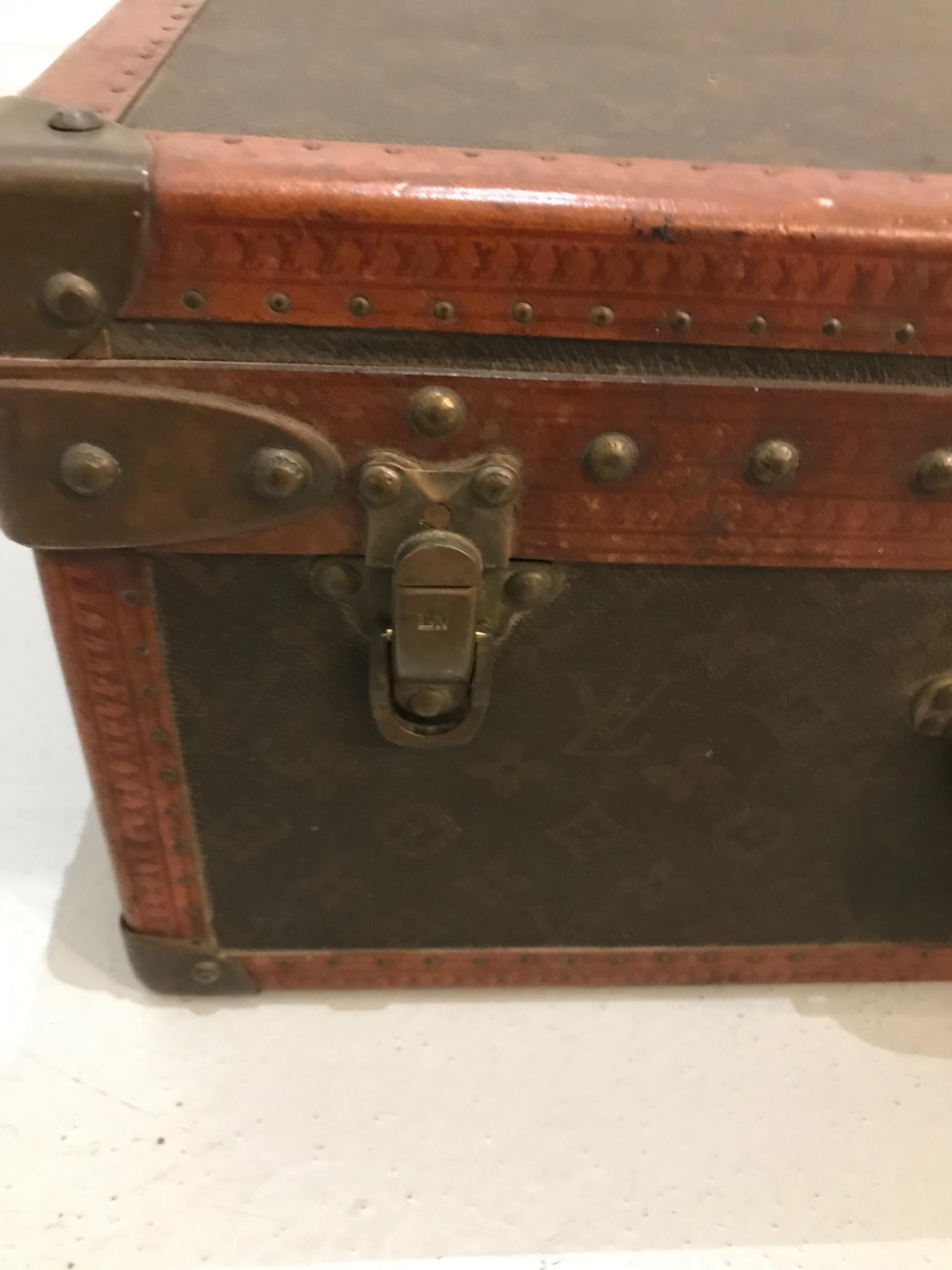 Louis Vuitton Suitcase Trunk with Key In Good Condition For Sale In North Bergen, NJ