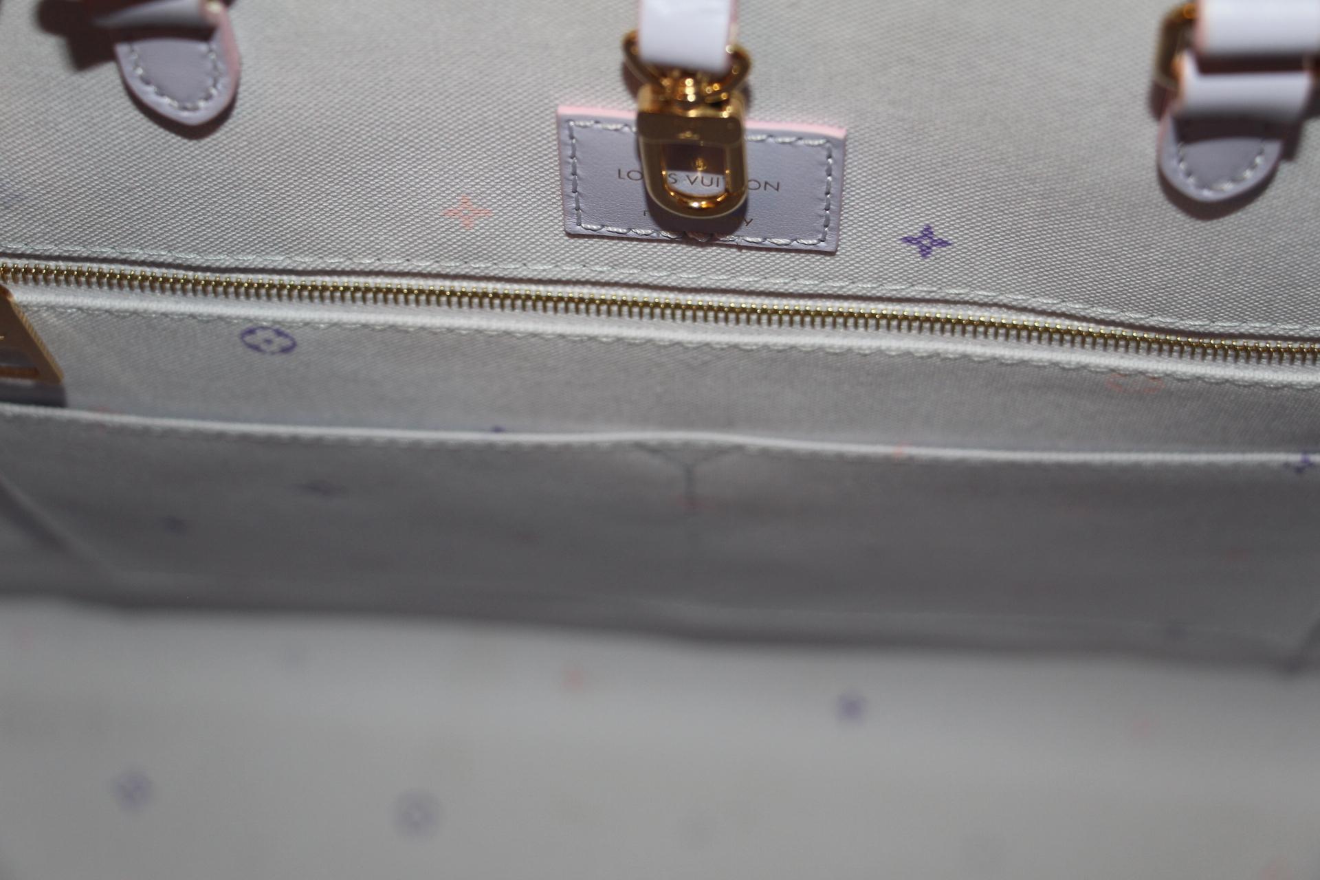 Louis Vuitton Sunrise Pastel Onthego GM Bag For Sale 5