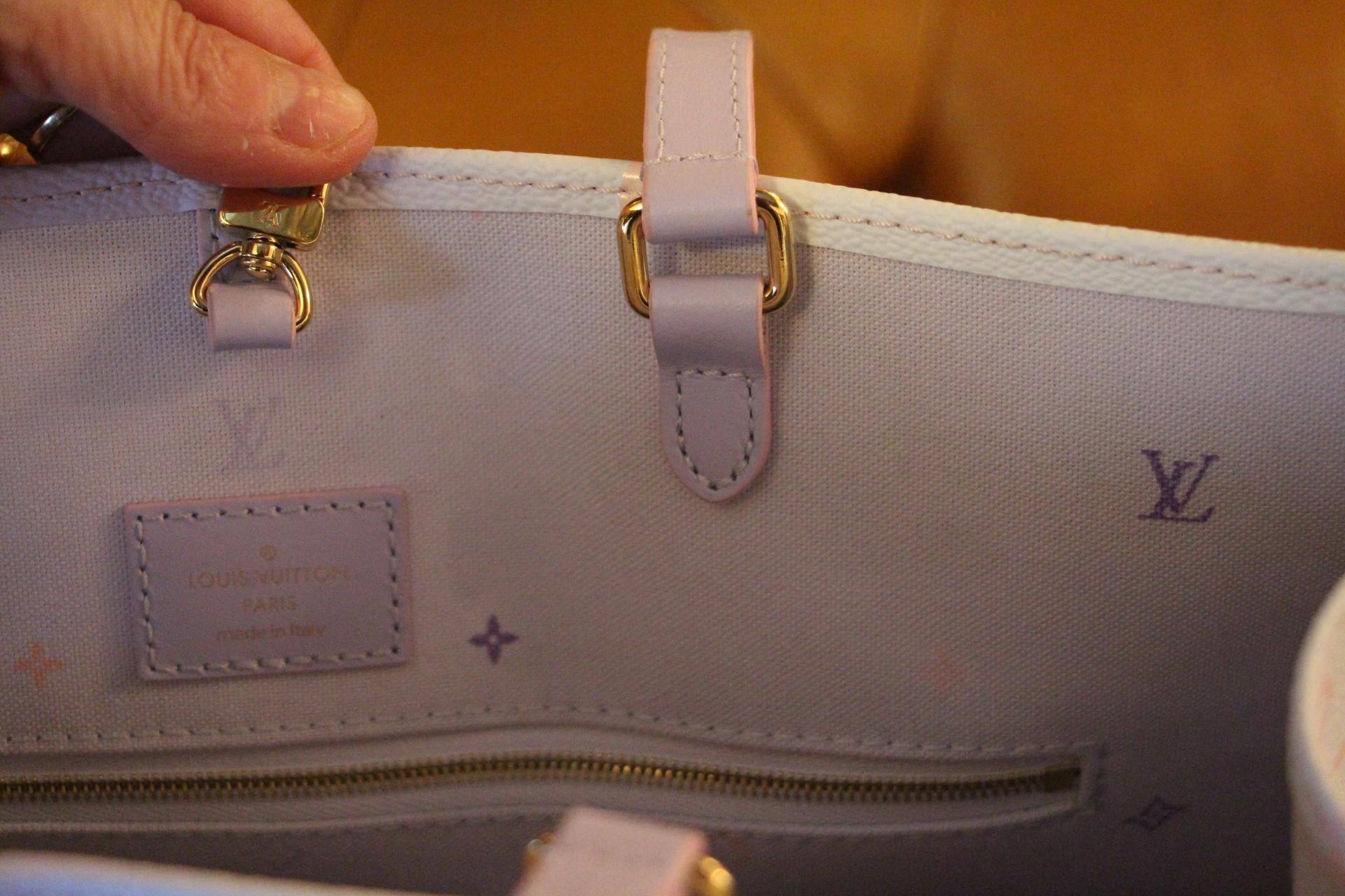 Louis Vuitton Sunrise Pastel Onthego GM Bag  For Sale 6