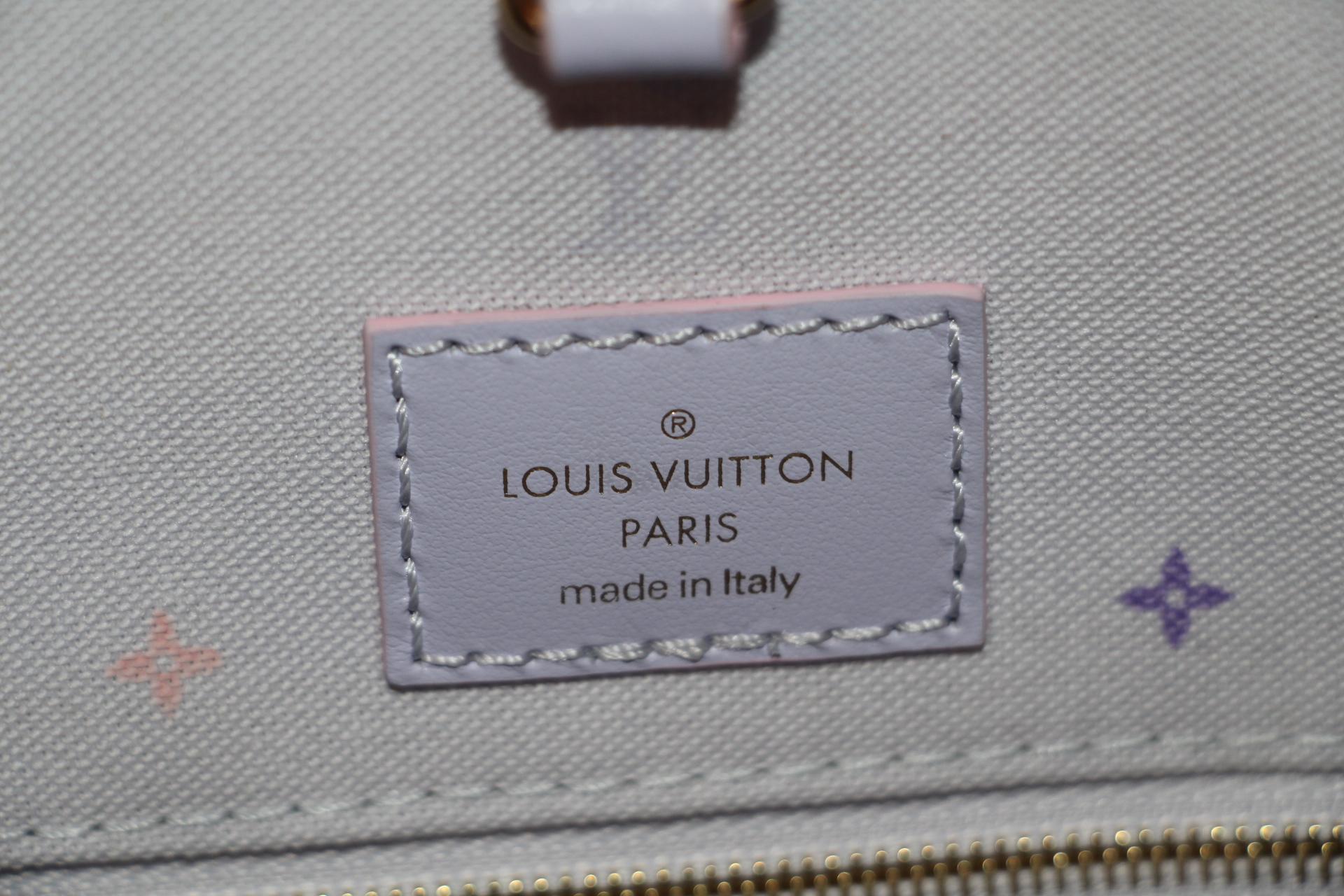 Louis Vuitton Sunrise Pastel Onthego GM Bag  For Sale 11