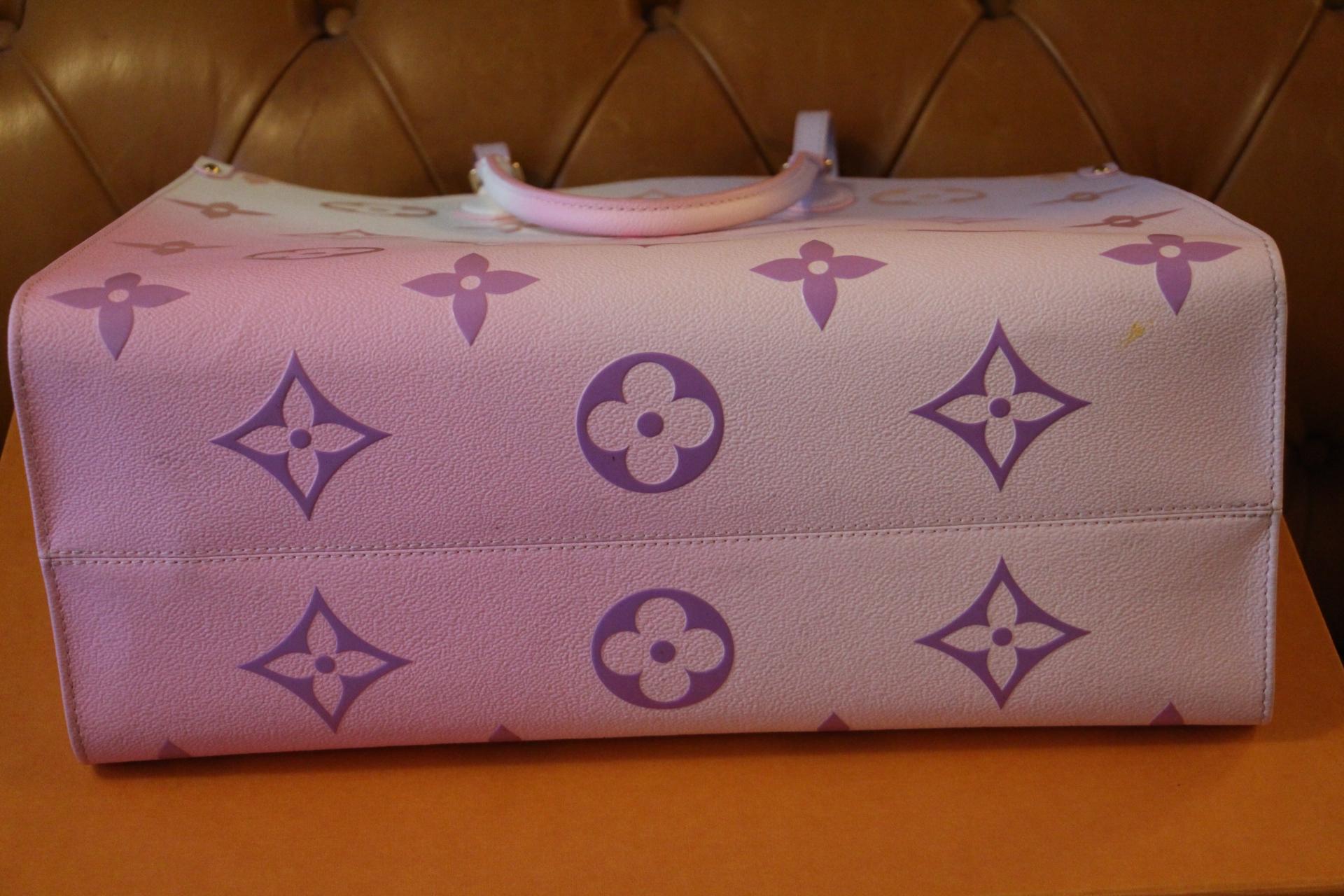 Louis Vuitton Sunrise Pastel Onthego GM Bag For Sale 1