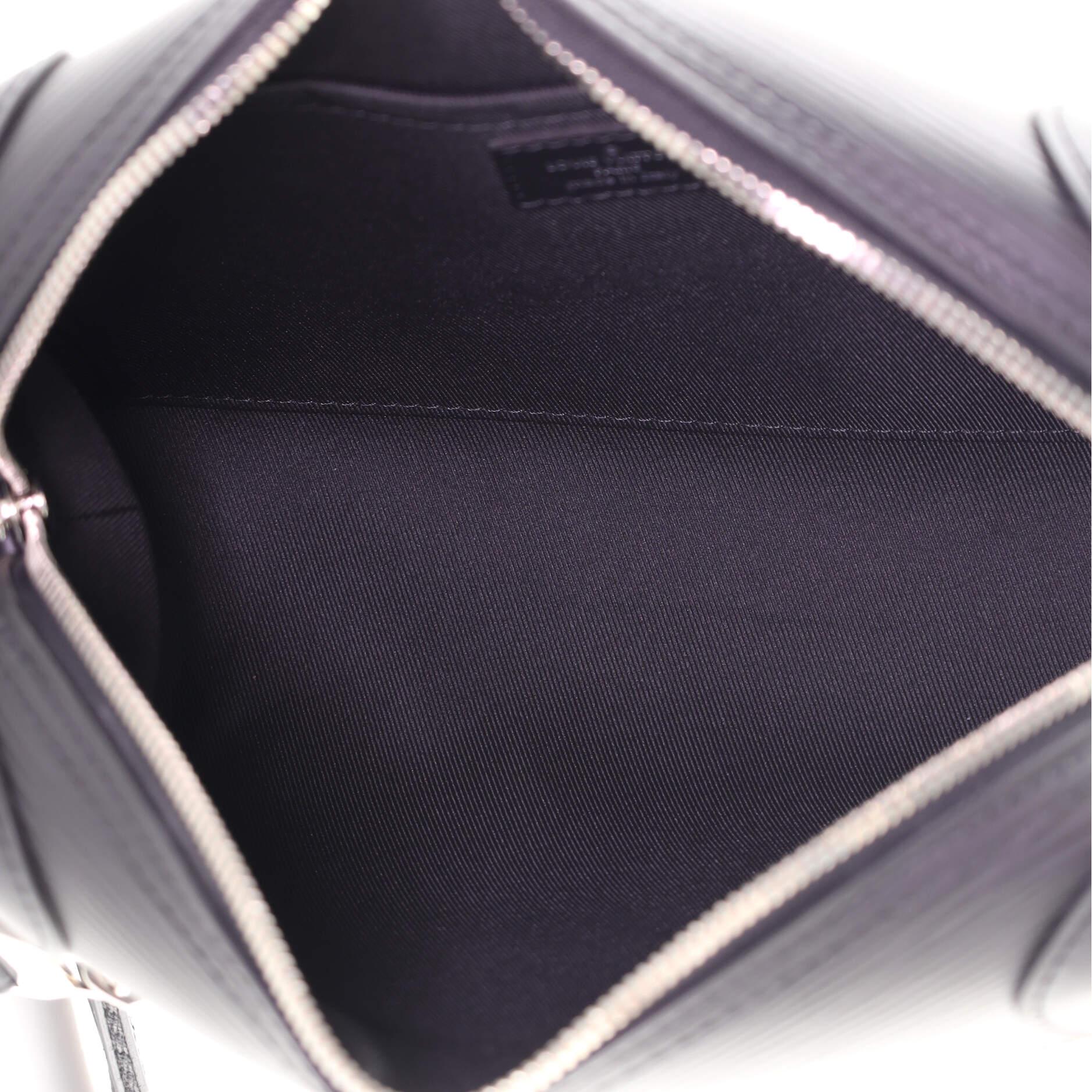 Louis Vuitton Supple Trunk Messenger Epi Leather 1