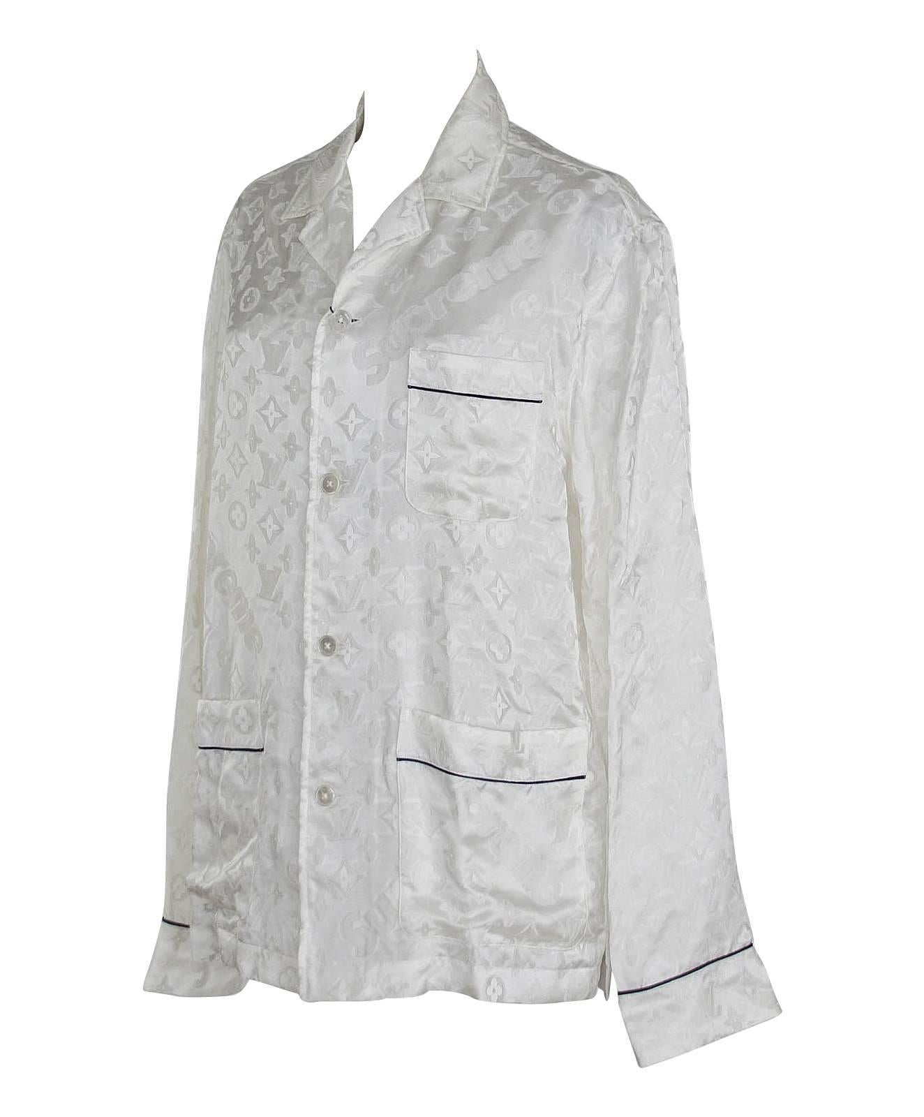 Louis Vuitton, Intimates & Sleepwear, Louis Vuitton Vintage Lv Logo Bath  Robe M Terrycloth White Beige 2169