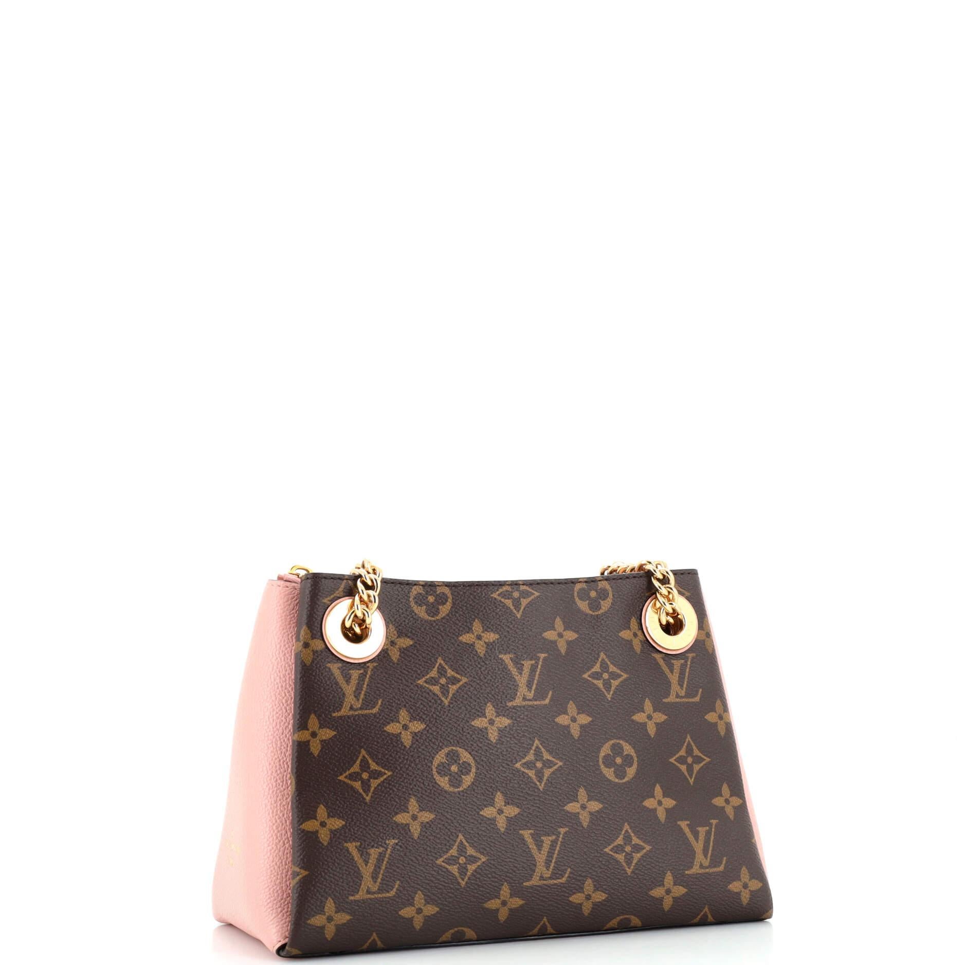 Condit : Excellent. Odeur à l'intérieur. Légers plis sur l'extérieur, usure mineure des coins de la base, rayures et ternissement sur la quincaillerie.
Accessoires : Sac à poussière, boîte
Dimensions : Poignée de 12
