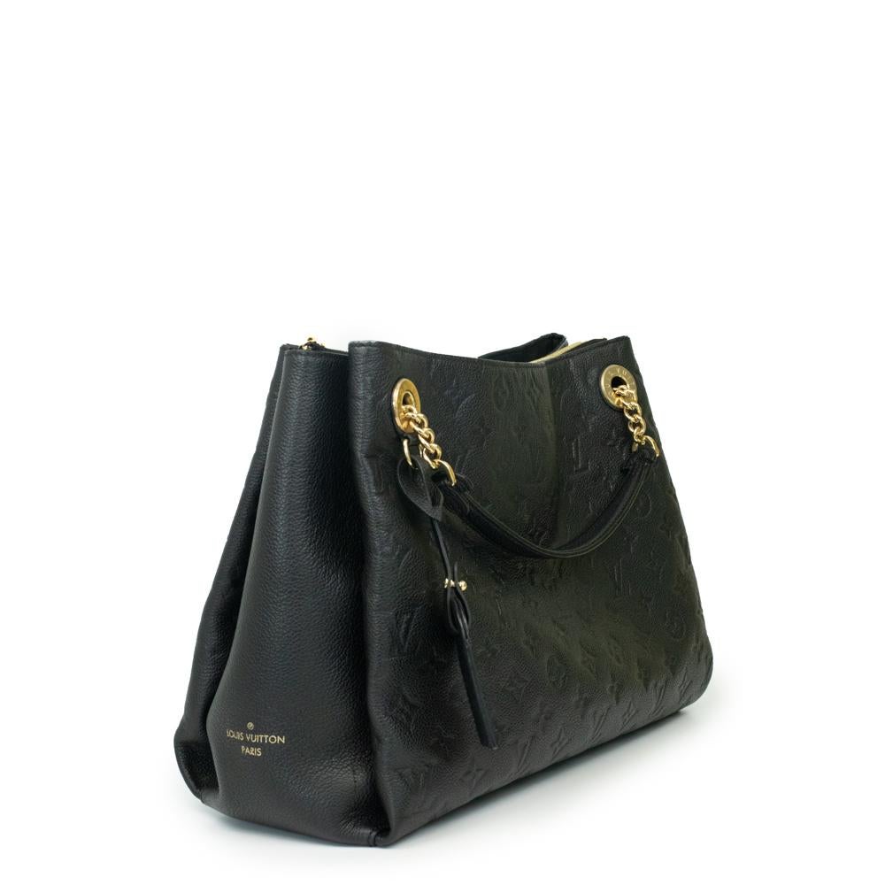 - Designer: LOUIS VUITTON
- Model: Surène
- Condition: Very good condition. Sign of wear on base corners
- Accessories: Box, Dustbag
- Measurements: Width: 36cm , Height: 25cm, Depth: 11cm
- Exterior Material: Leather
- Exterior Color: Black
-