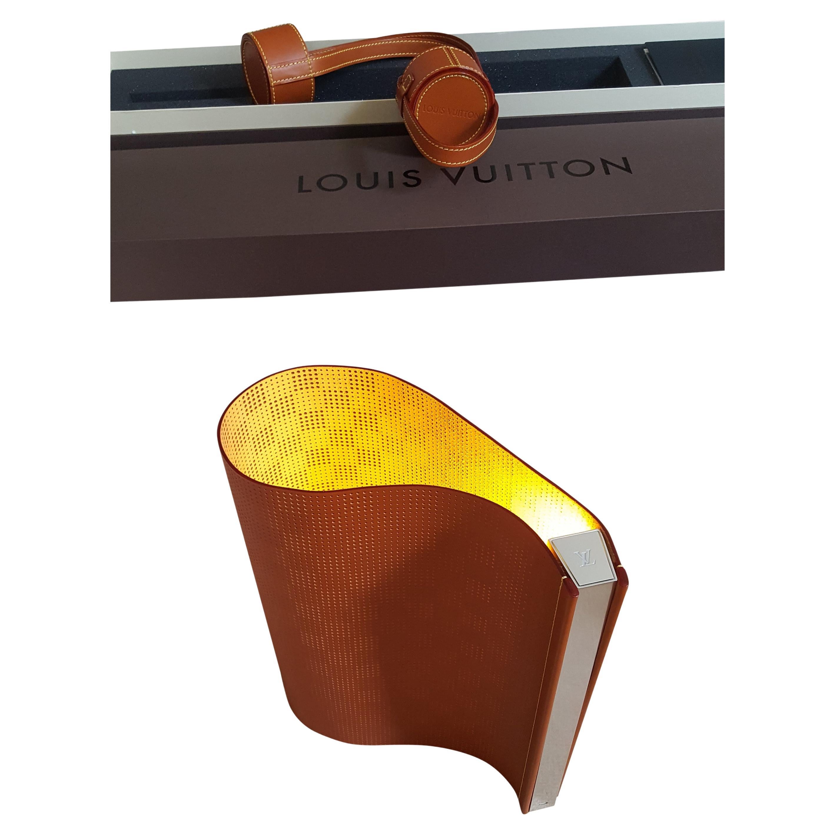 Lampe de bureau Louis Vuitton en surface (édition limitée par Nendo  - Objets Nomades) en vente