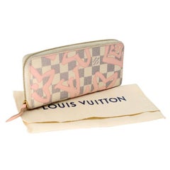 Louis Vuitton Tahiti GM Clemence Leather Round Wallet LV-1104P-0010