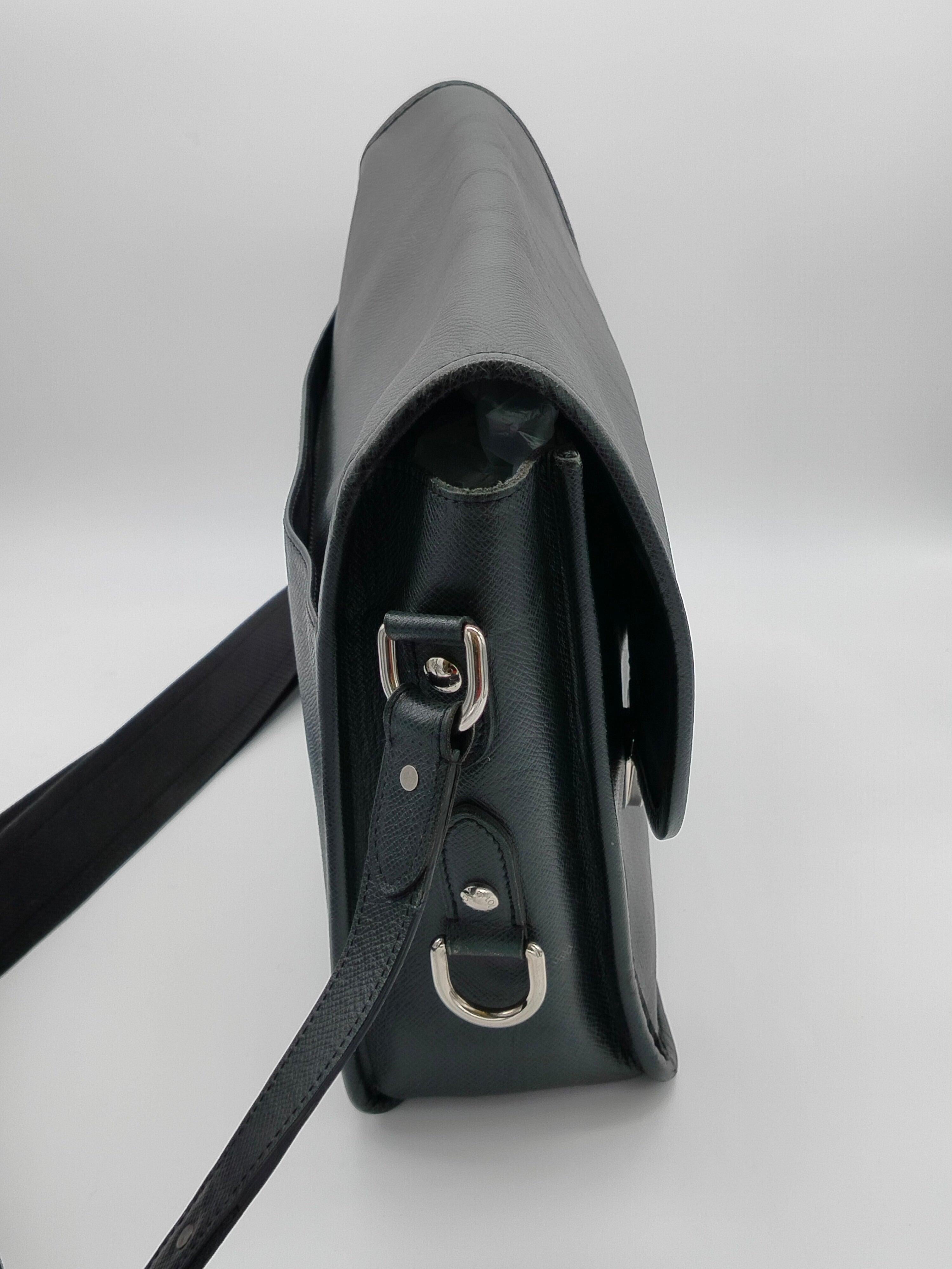 Men's Louis Vuitton Taiga Alexei Messenger Bag - '00s