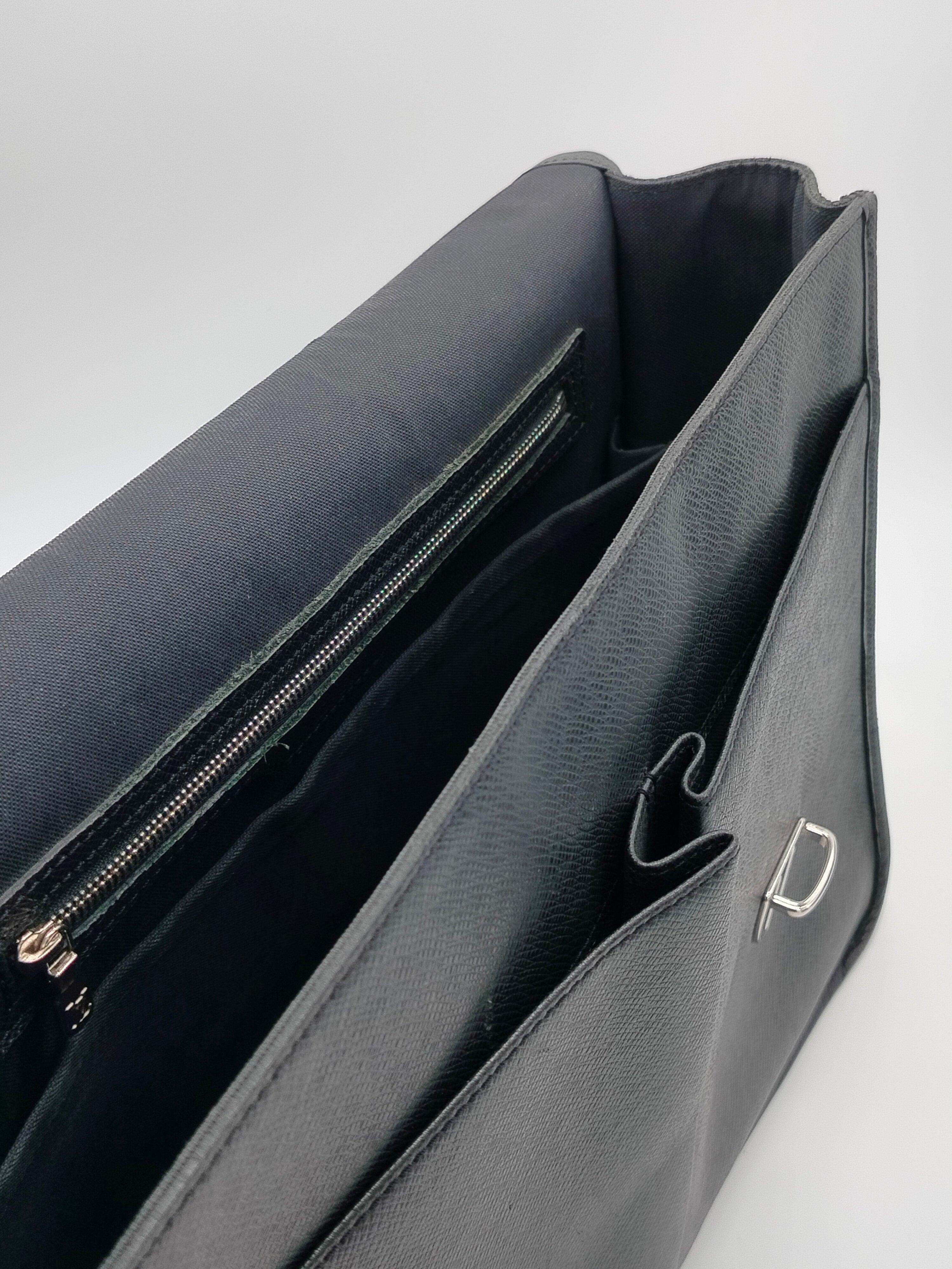 Louis Vuitton Taiga Alexei Messenger Bag - '00s 4